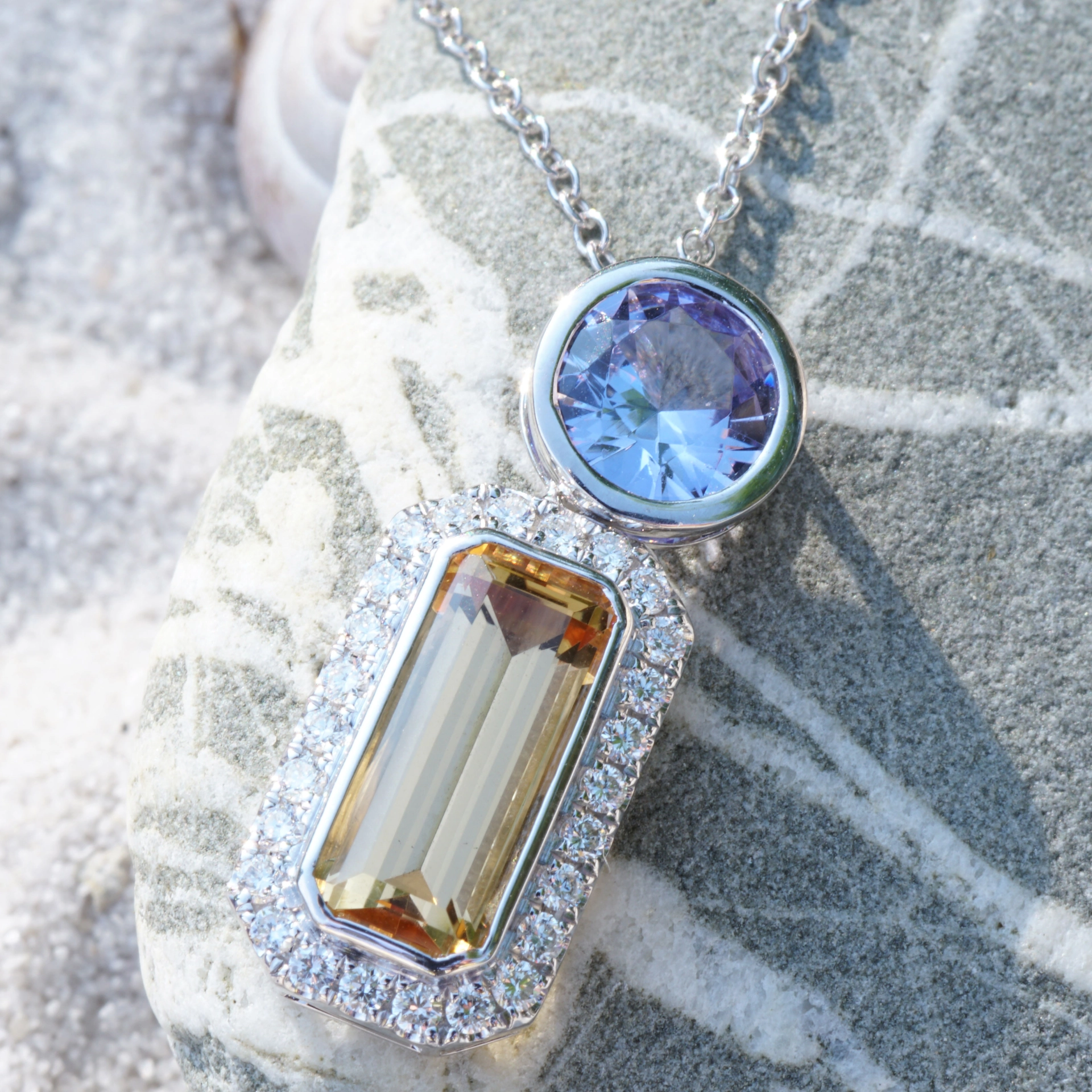 ..what kind of color...imperial gold and blue-viloet...natural colors