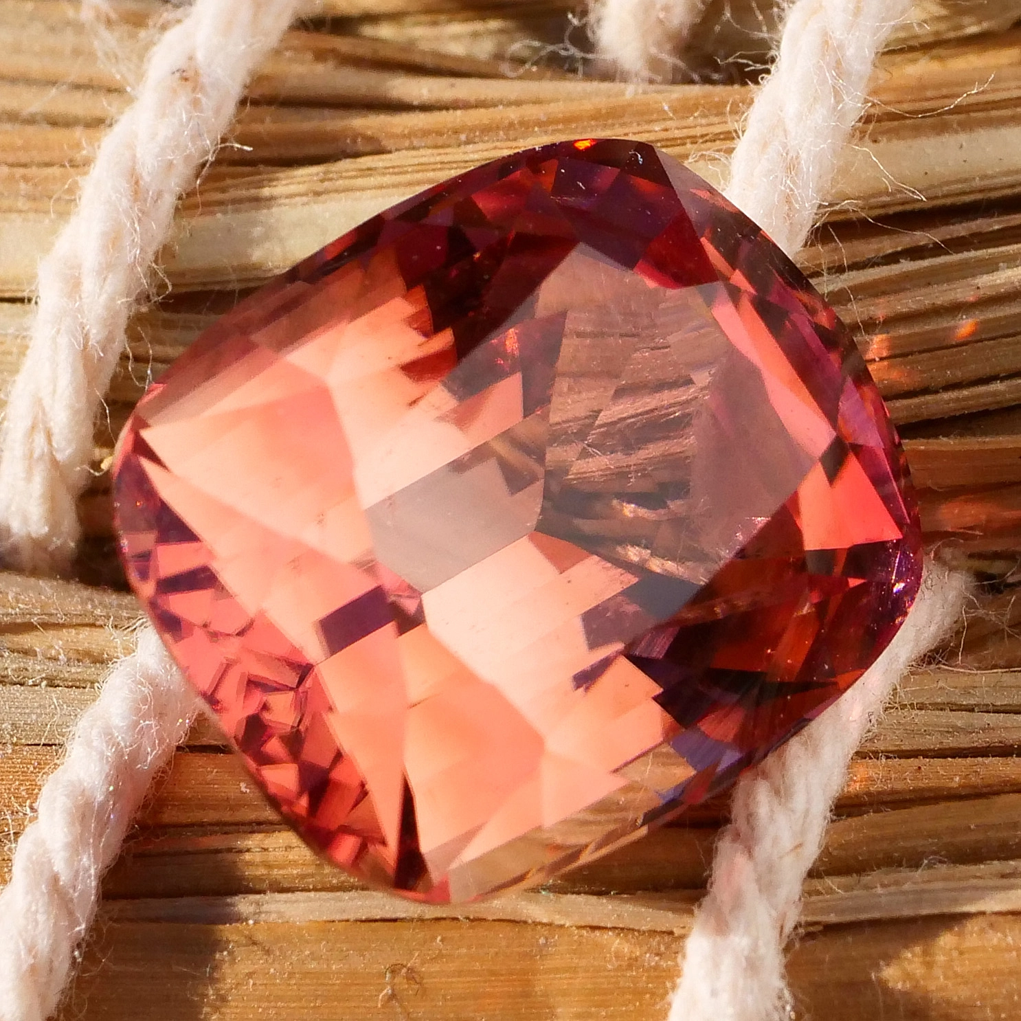 Tourmaline Brilliant Pendant in 750 Rose gold Sunset Beach Color 9.85 ct Africa/Congo