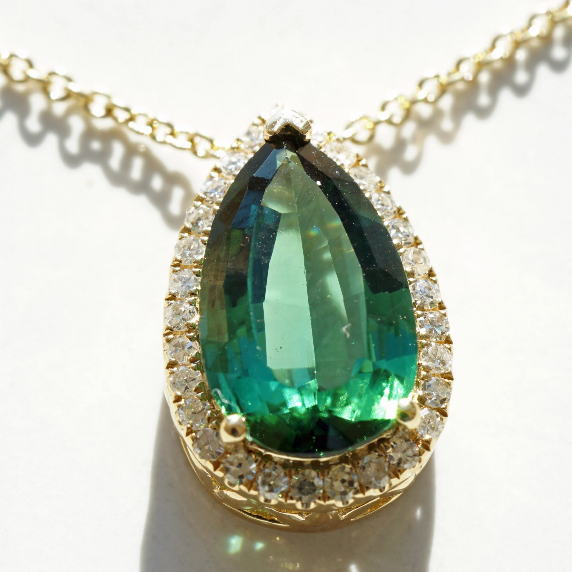 Turmalin Diamant Anhänger 2.28 ct 0.19 ct m. Kette AAA+, 750er Gelbgold, ...schöner geht nicht