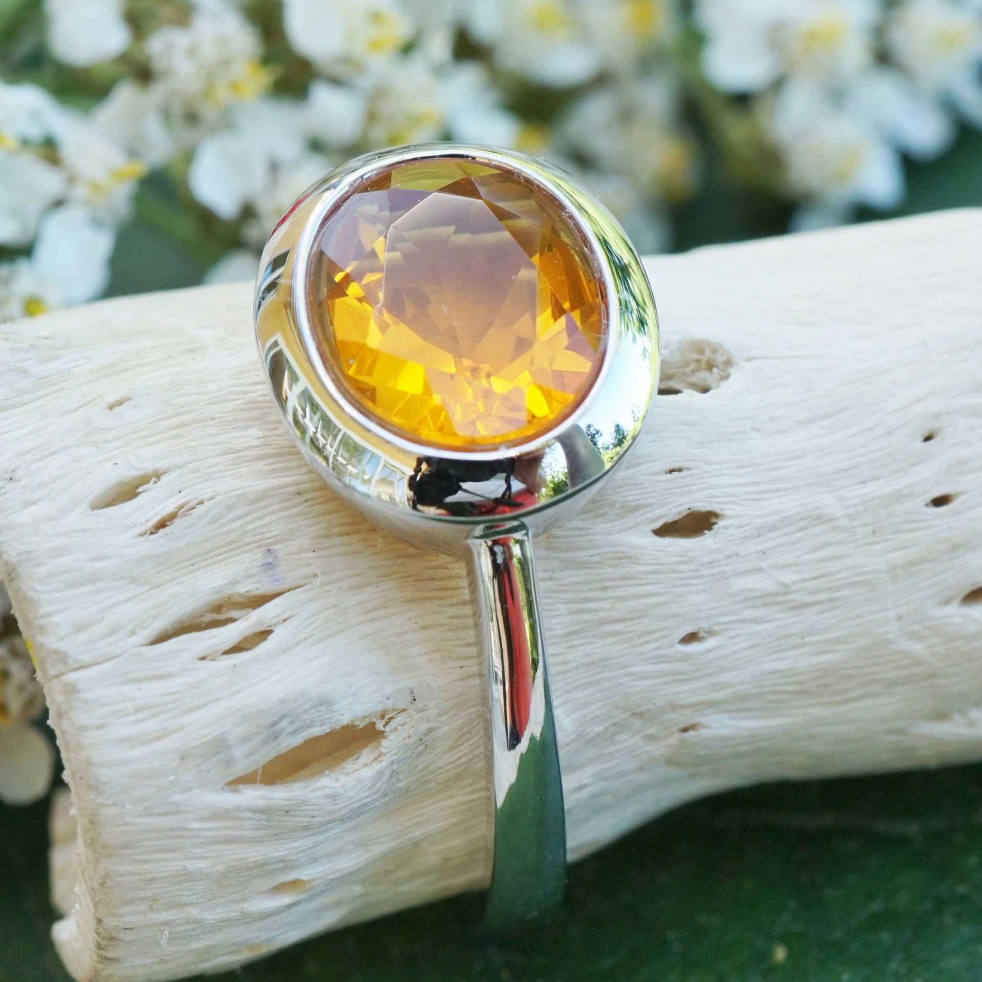 Fire Opal Ring 18 kt White Gold....fine Color