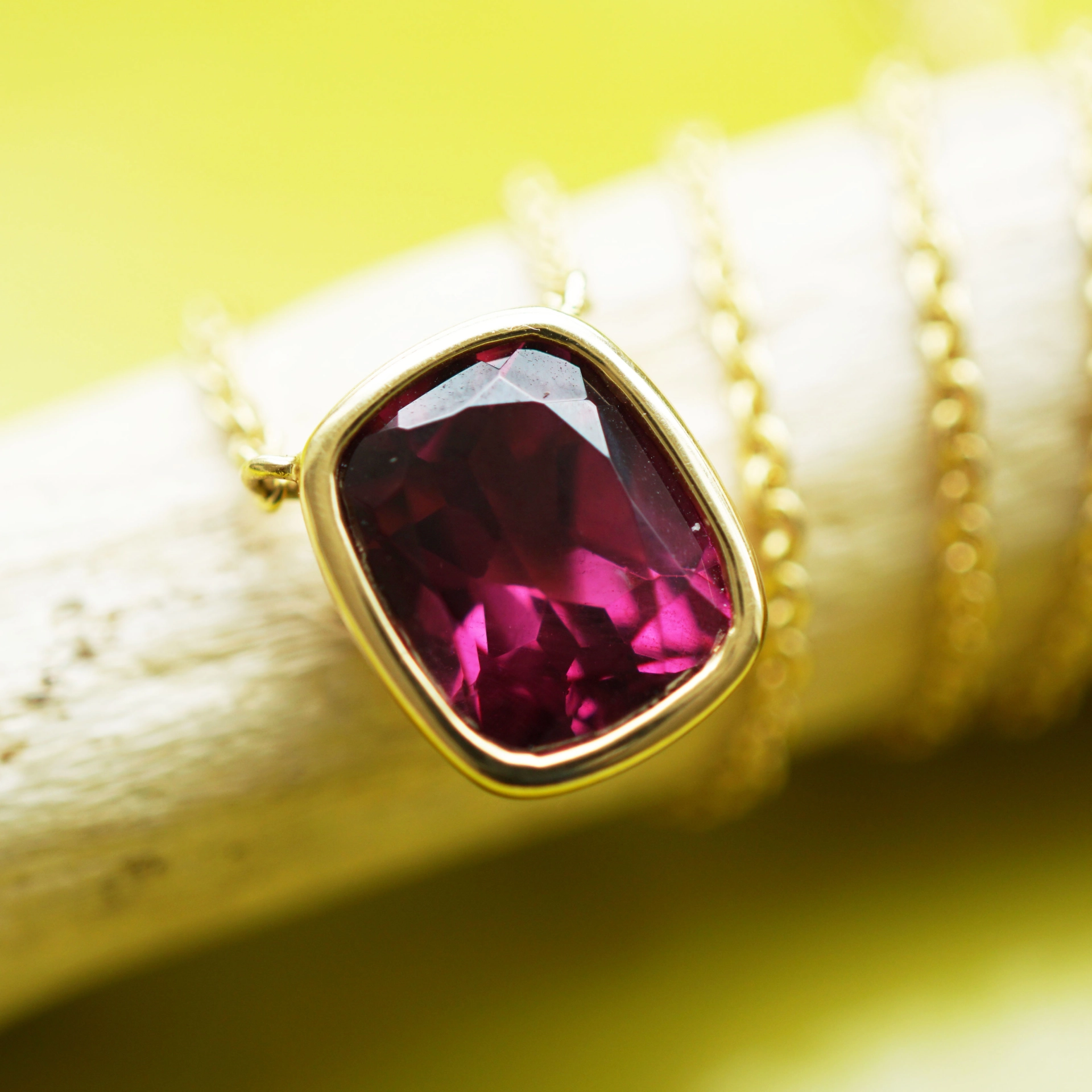 Rhodolithe Necklace 18 kt Yellowgold...Lifeblood Color Violet-Red