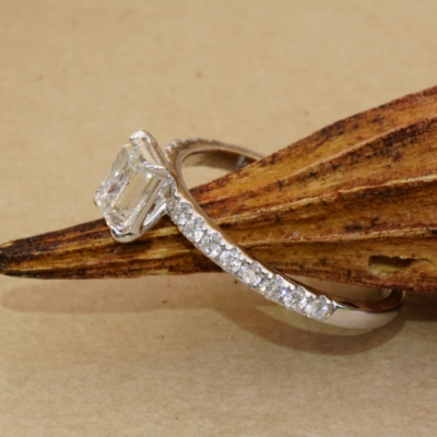 Emerald Cut Diamond Solitaire Ring 18 kt White Gold 0.80 ct TW SI1 with GIA Certificate