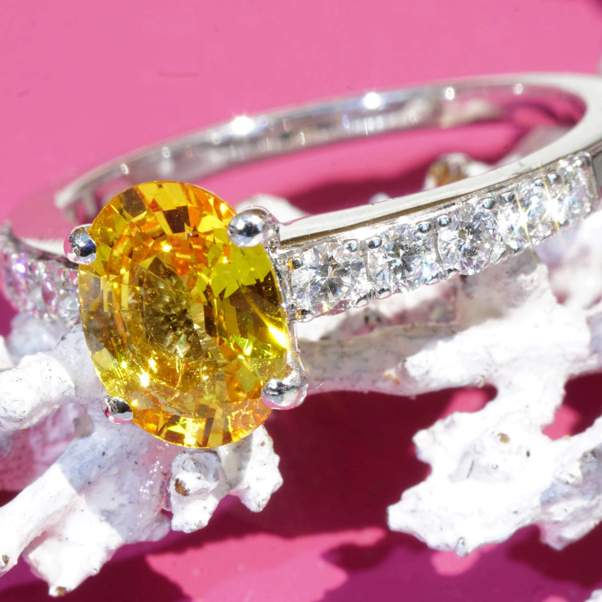 Yellow Saphire Brilliant Ring 18 kt White Gold 1.41 ct AAA+ very fine Jewellery