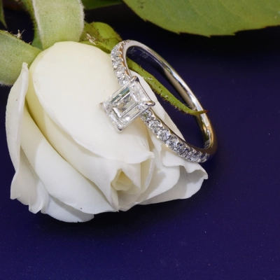 Emerald Cut Diamond Solitaire Ring 18 kt White Gold 0.80 ct TW SI1 with GIA Certificate