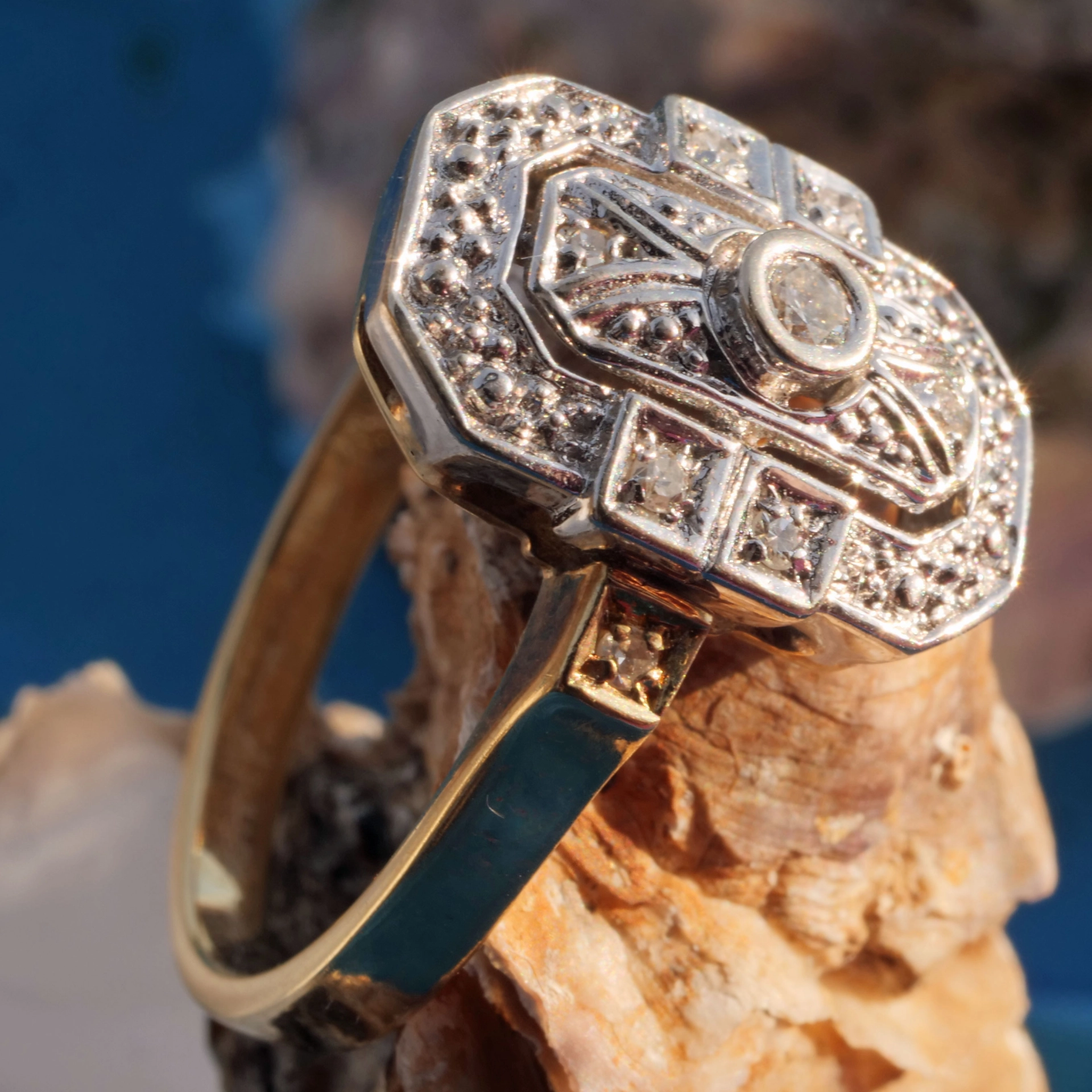 Art Deco Style Ring Diamonds total 0.11 ct 14 kt Gold shiny surface