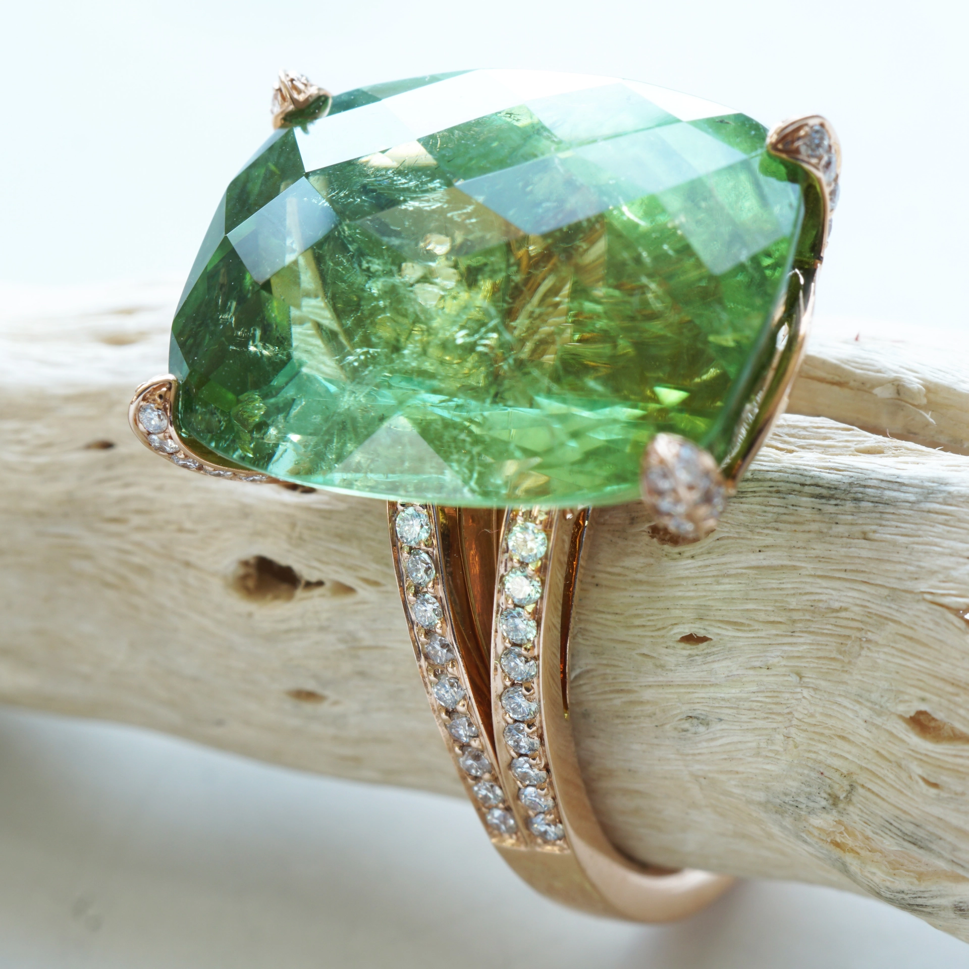Tourmaline brilliant ring, 17.98 ct, 0.60 ct, TW VS ..... paraiba colored green huge beautiful 18 kt rose gold