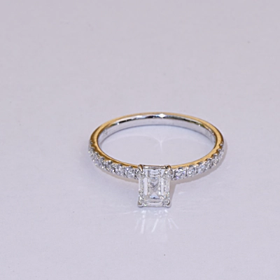 Emerald Cut Diamond Solitaire Ring 18 kt White Gold 0.80 ct TW SI1 with GIA Certificate