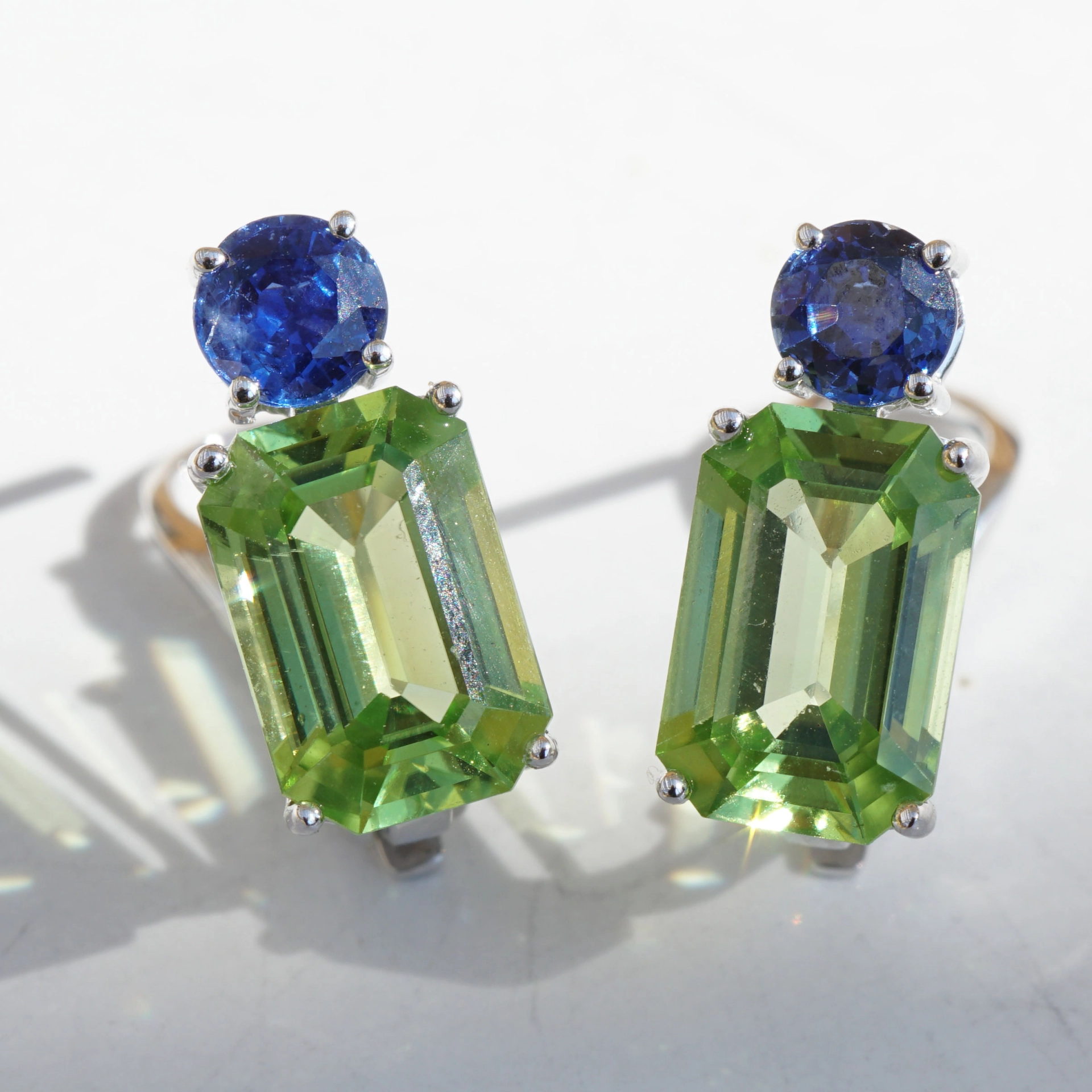 Saphire Peridot Earrings 18 kt White Gold.....High End Quality....Neon Mint Green