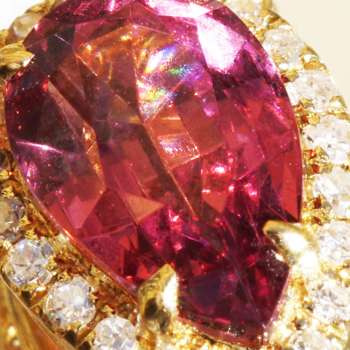 Malaya Garnet Brilliant Pendant 750 Yellow Gold...from Madagascar