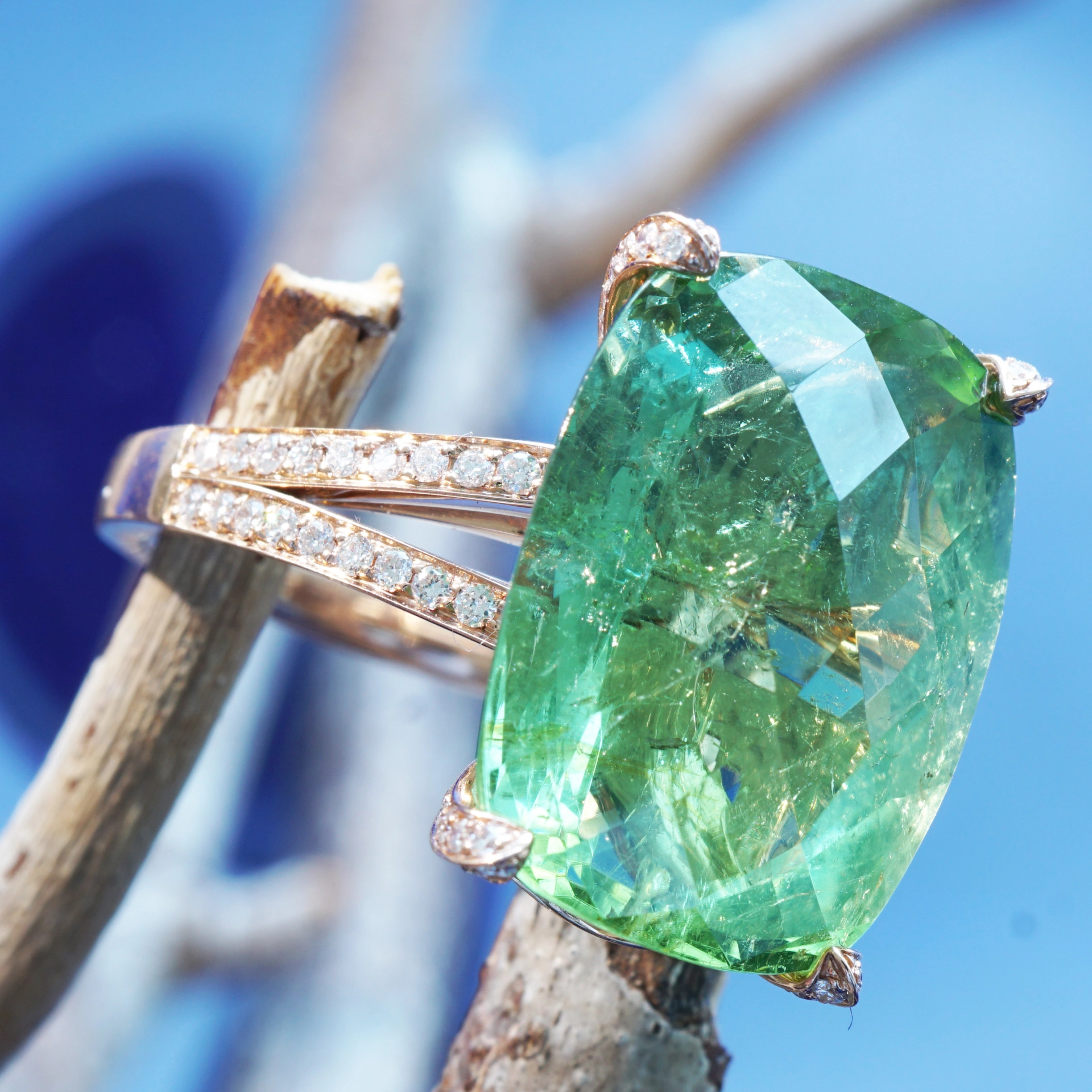 Tourmaline brilliant ring, 17.98 ct, 0.60 ct, TW VS ..... paraiba colored green huge beautiful 18 kt rose gold
