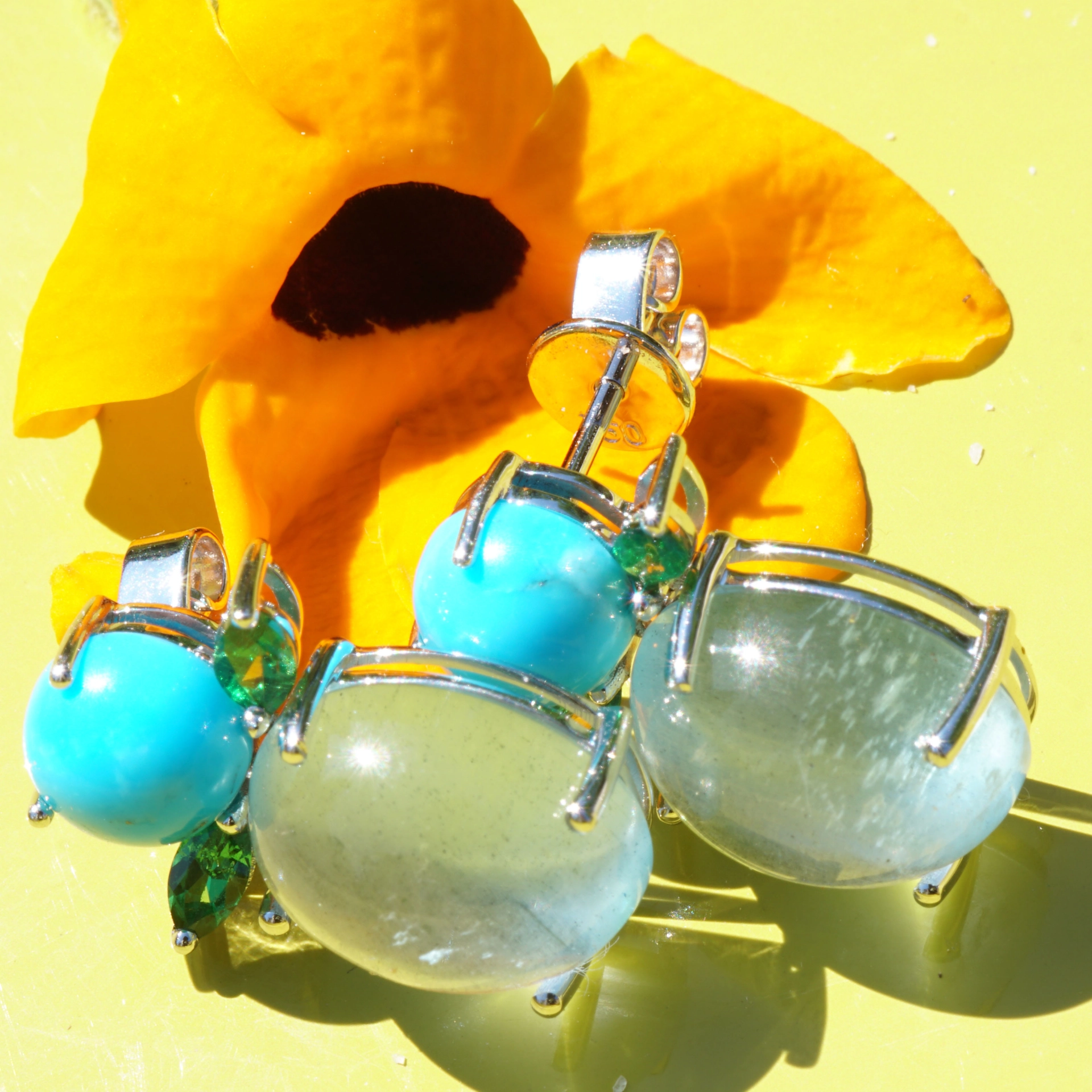 Aquamarin Turqouise Dematoid Earrings 18 kt Whitegold .....little Angels
