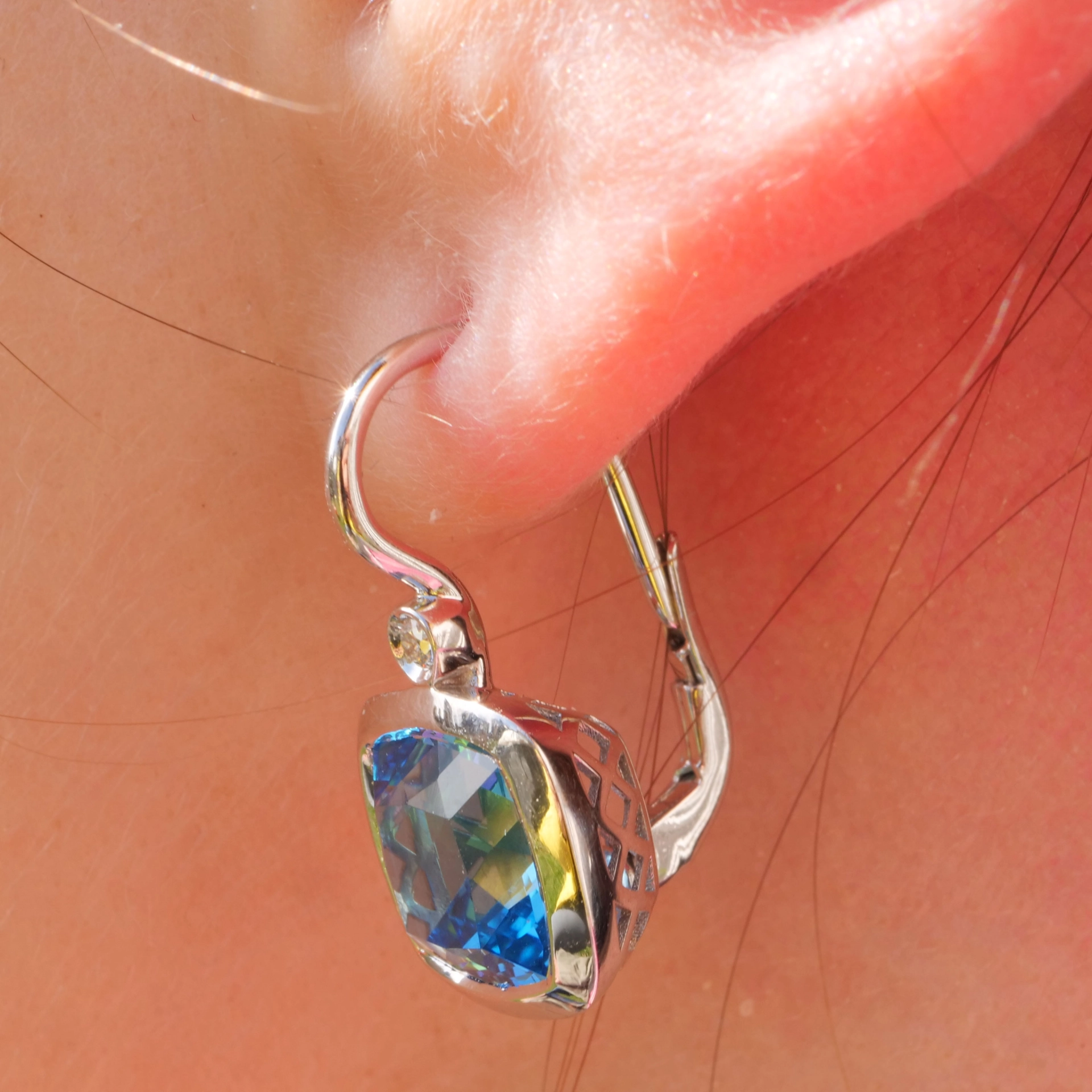 Earrings with Brilliant and Blue Topaz 18 kt White Gold....great Setting made in Italy