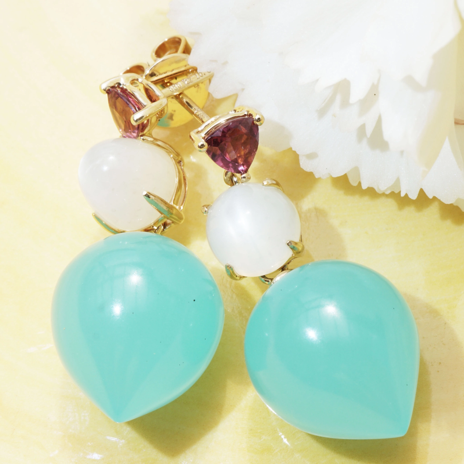 Beautiful Paraiba Blue Calzedon Rhodolite Moonstone Earrings 14 kt Yellow Gold