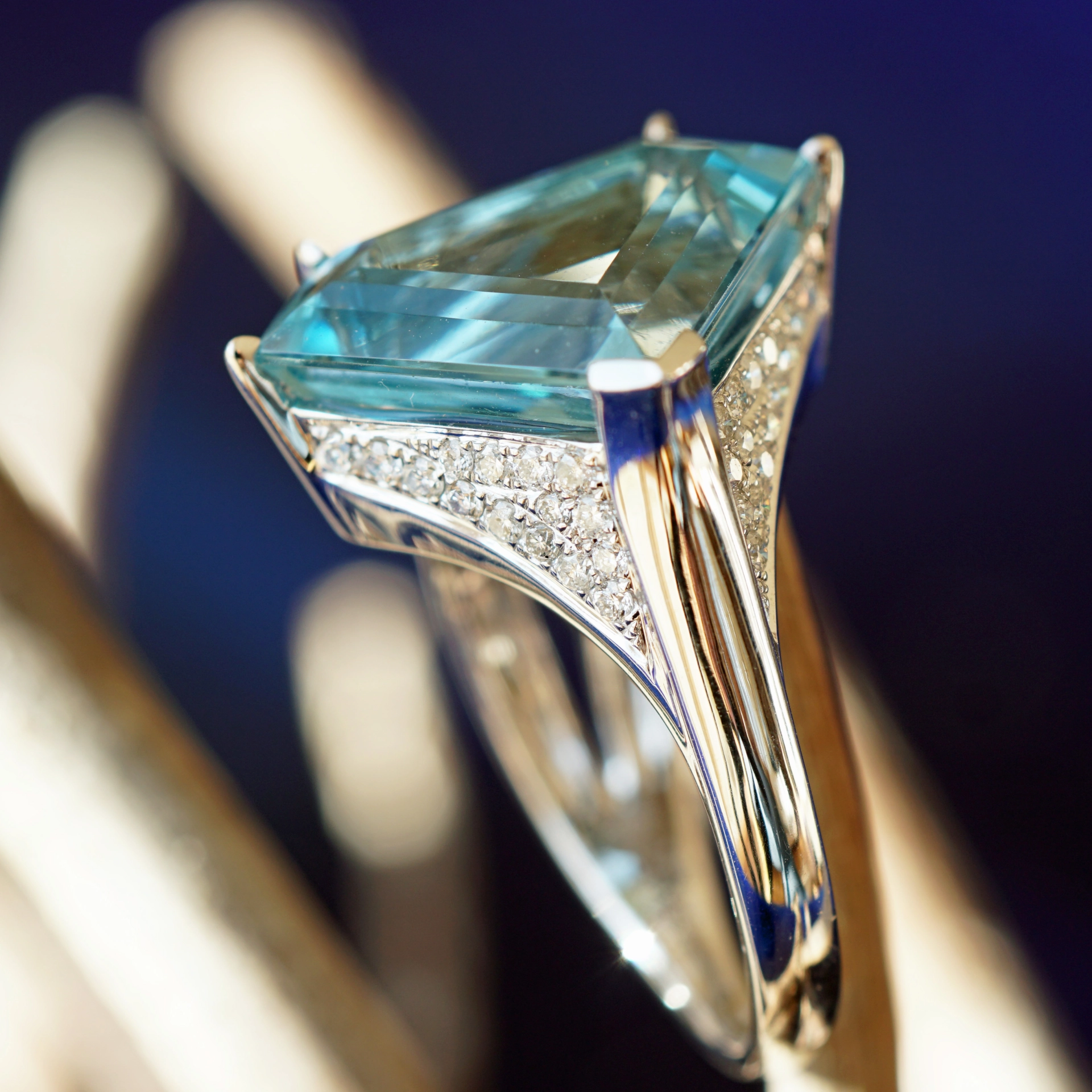 Aquamarin Brillant Ring 8.09 ct 0.26 ct 750er Weissgold Madagascar AAA+ Wahnsinnsdesign
