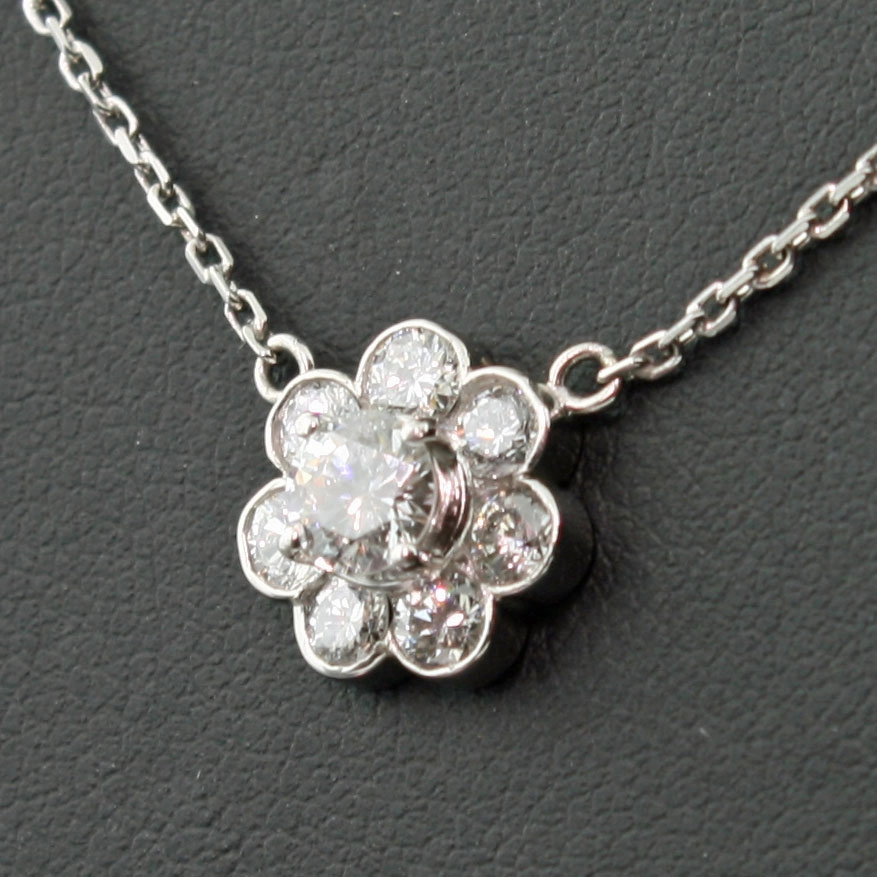 Diamant-Anhänger mit Kette, 900er-Platin,Mittelstein 0.43 ct, Besatzsteine 0.71 ct