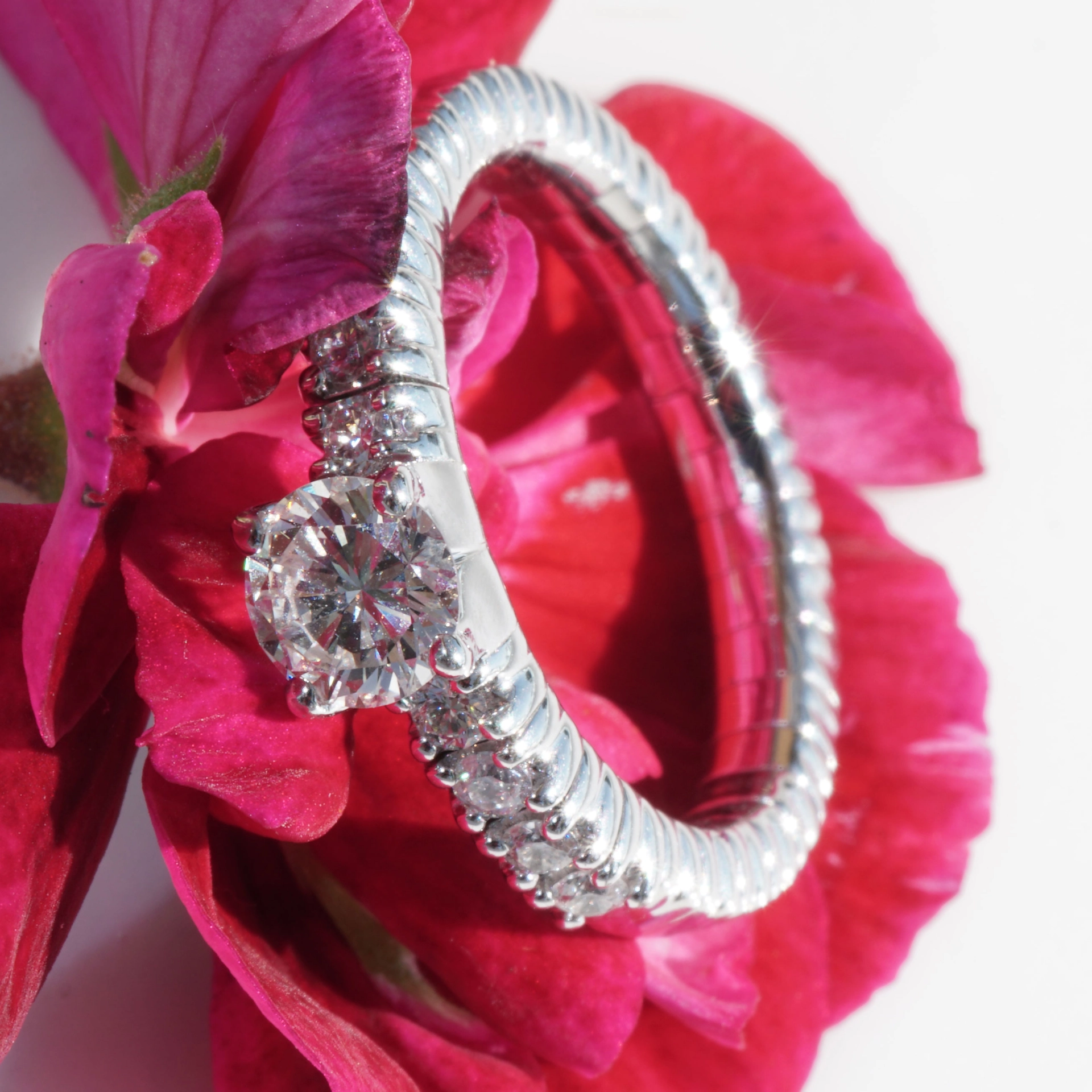 Brilliant Ring fexible 0.70 ct White Gold 18 kt Silhouette Bentner made in Germany