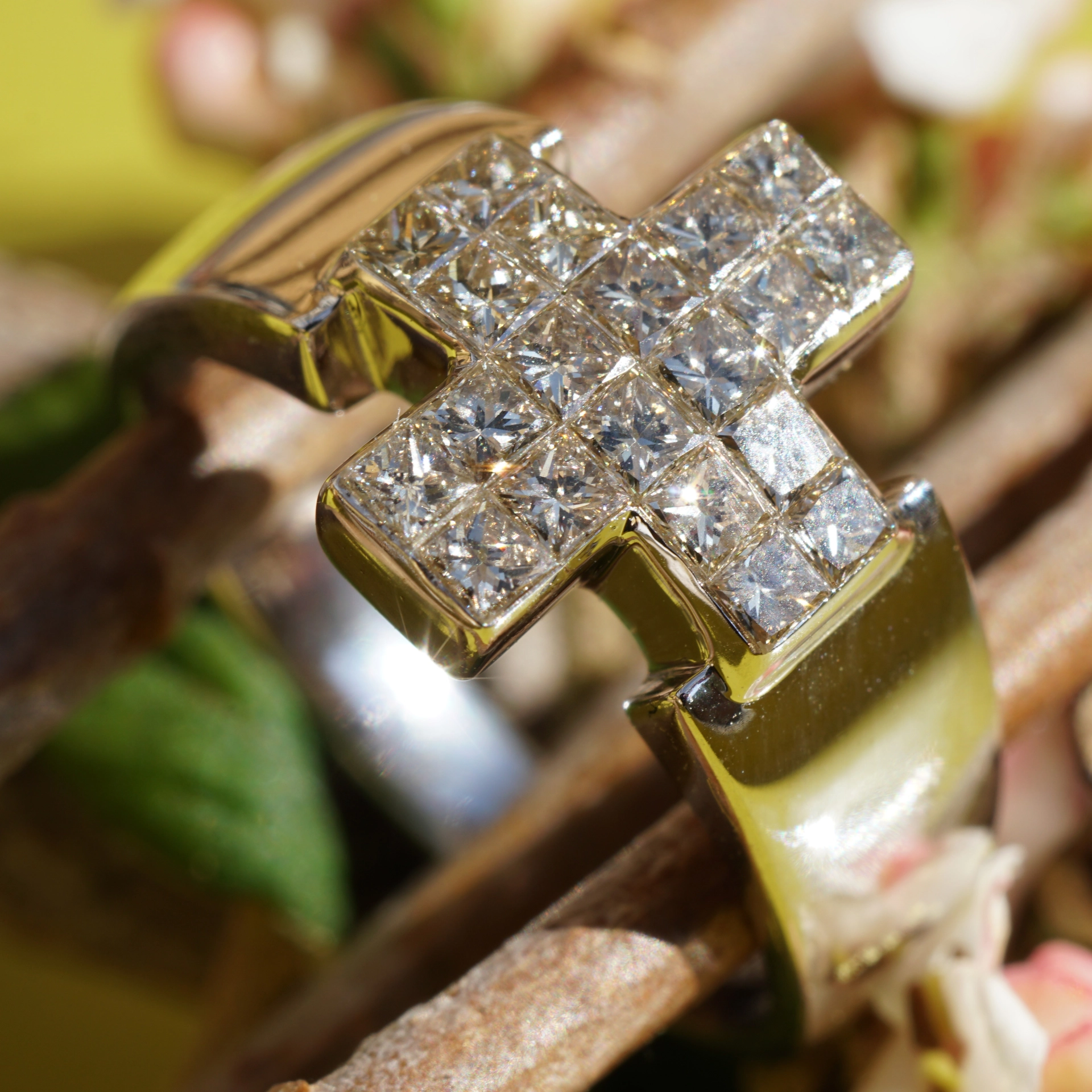Cross Diamond Ring 18 kt Whitegold....Princess Diamonds 1.20 ct...stylish