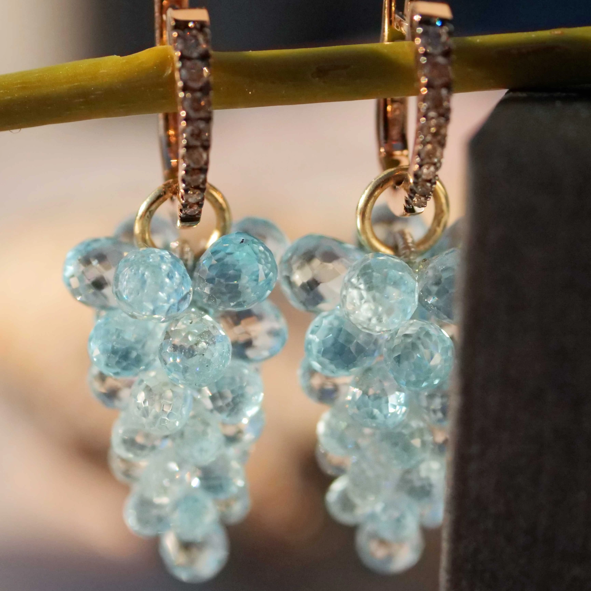 Grape Pendant Bluetopaz 14kt Yellow Gold 22 ct....skillfully made