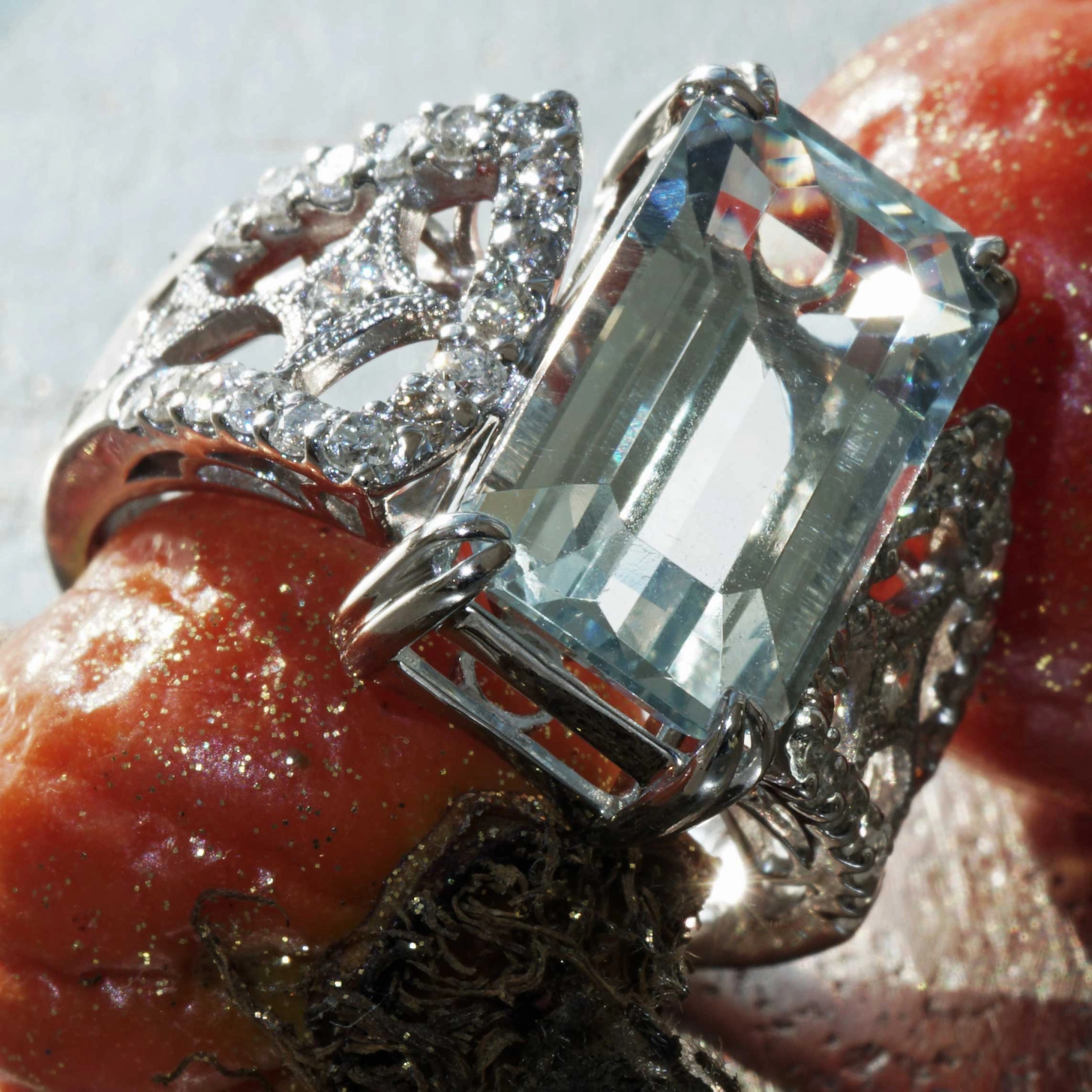 Aquamarin Brilliant Ring 900 Platinum 4.40 0.52  ct...so elaborately designed