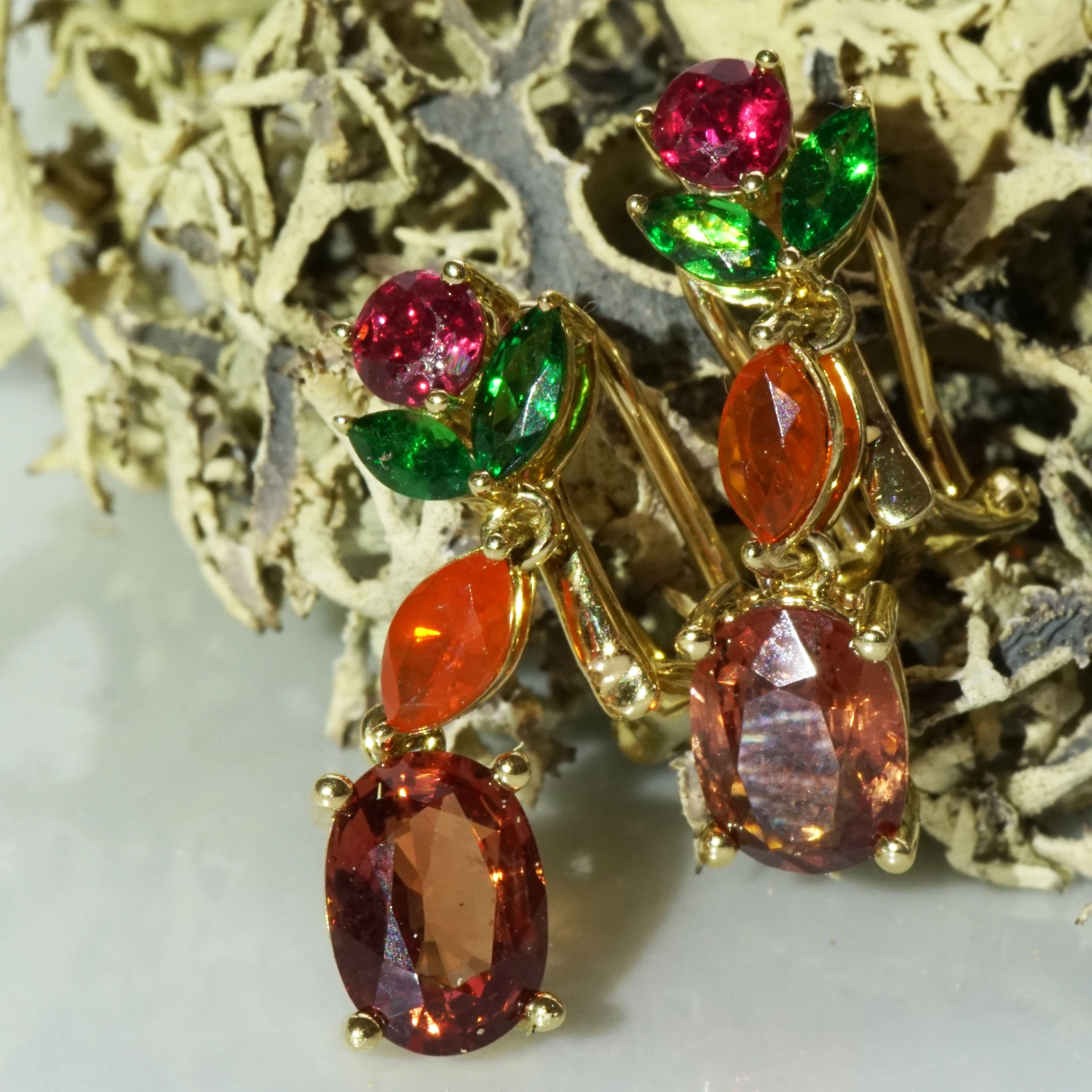 Gorgeous Colors like Blossoms in the Wind...18 kt Yellowgold