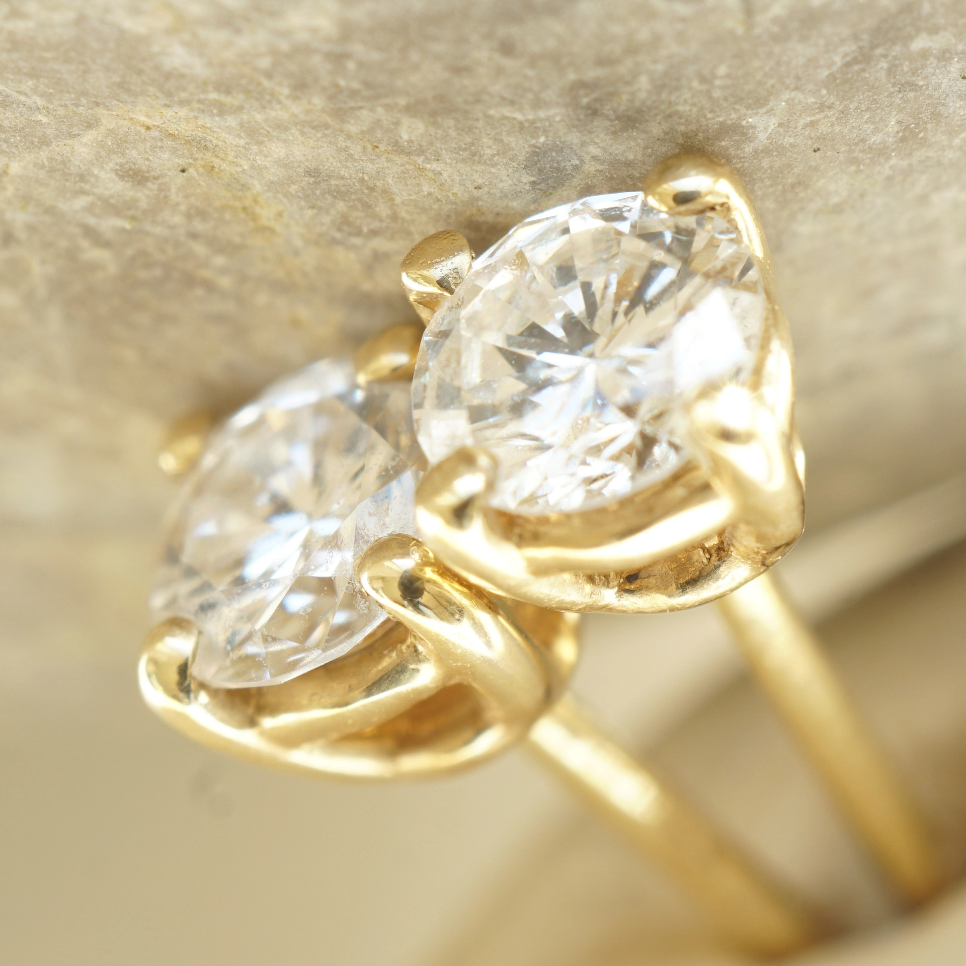 Solitaire Ear studs with full-cut Diamonds 0.42 ct, TW VVS