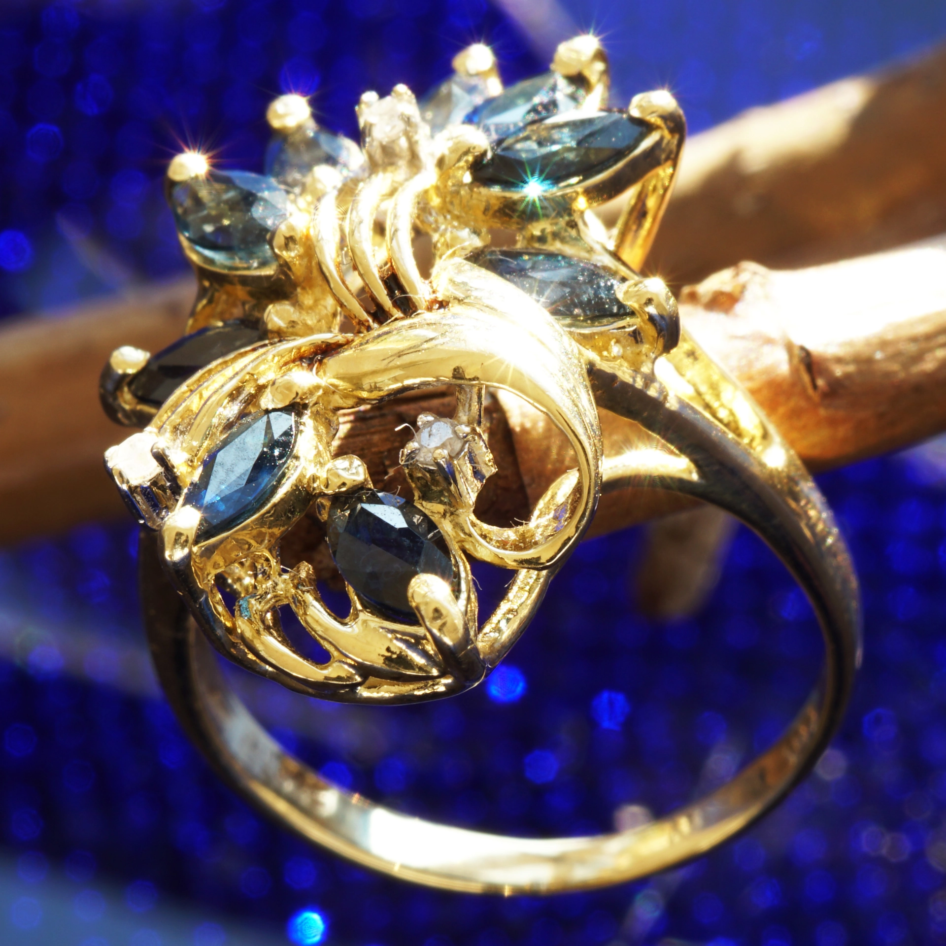 Saphire Diamond Ring 14 kt/585 Yellowgold...royalblue...Leaf Play