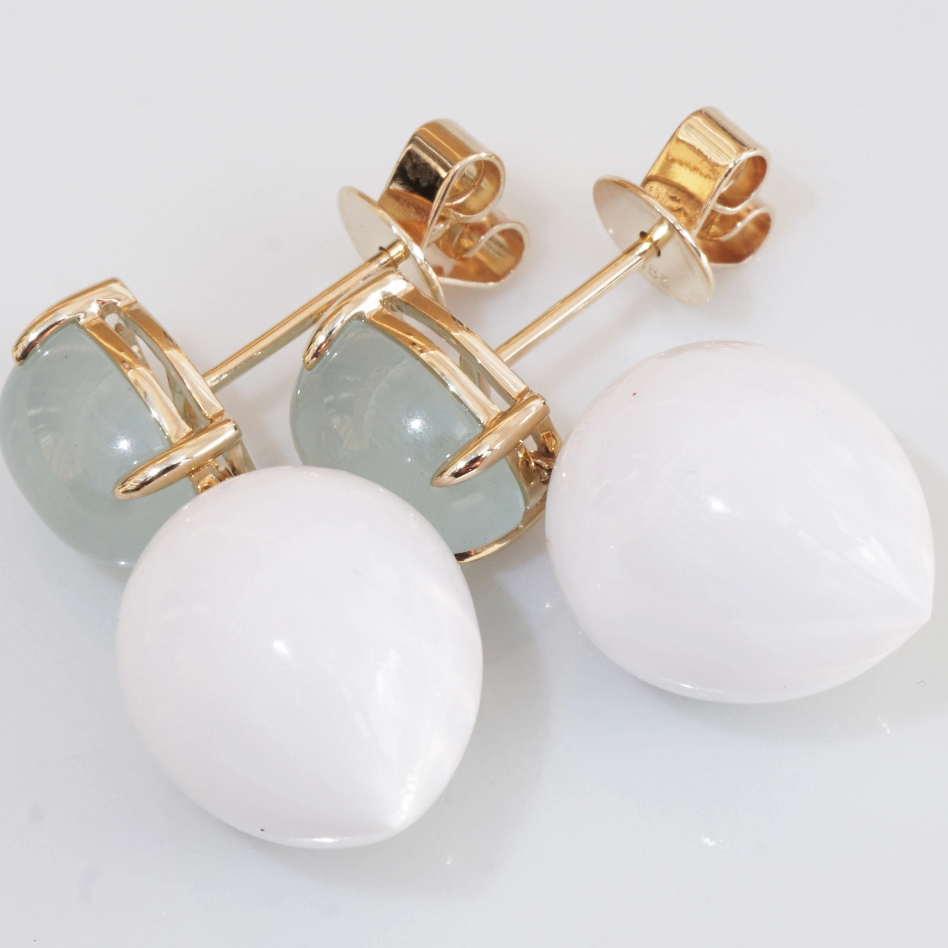 Cacholong Aquamarine Earrings 14 kt Yellowgold....Sky and Snow