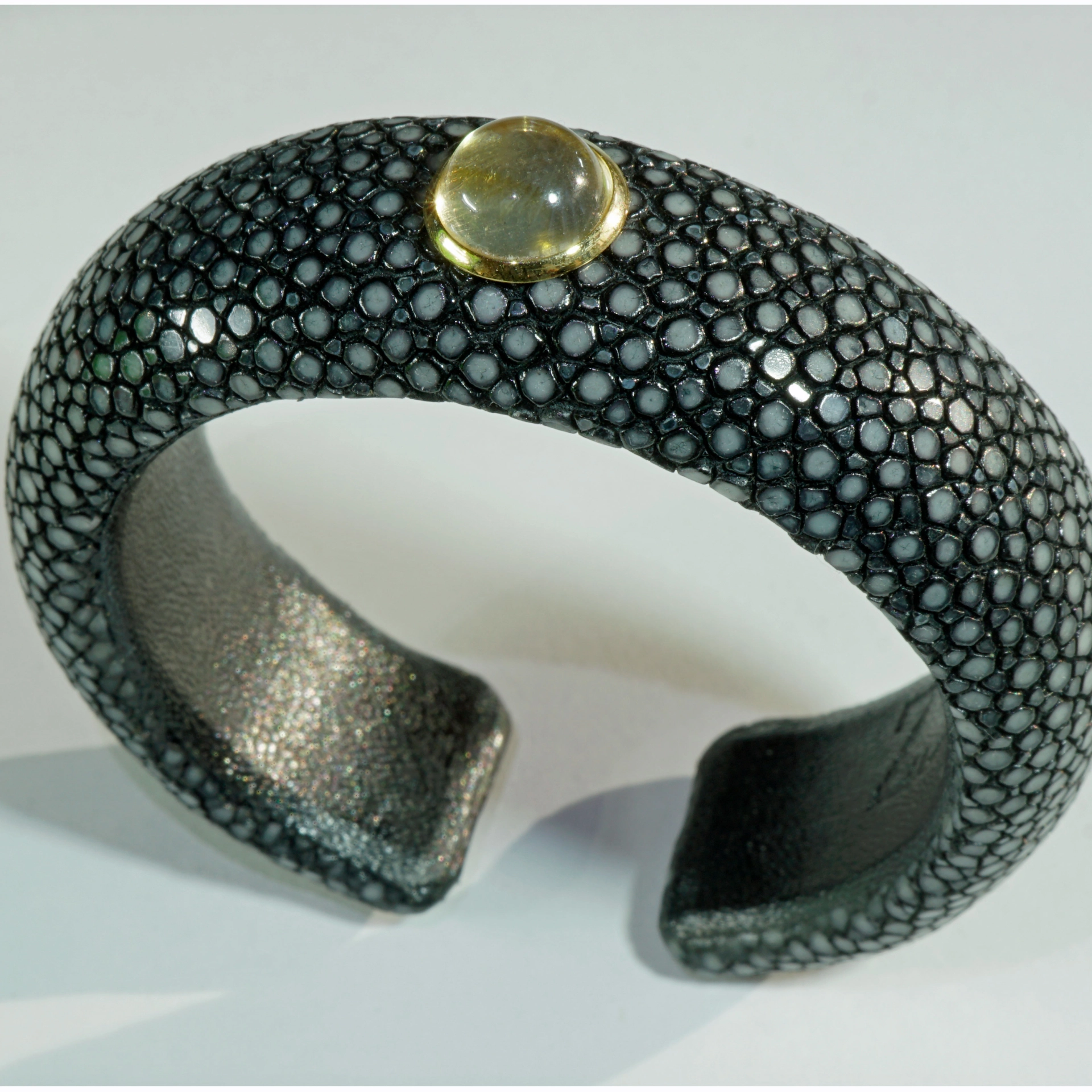 Citrine Stingray Leather Bangle 585 gold 14 kt yellow gold  High-Quality piece of Jewelry