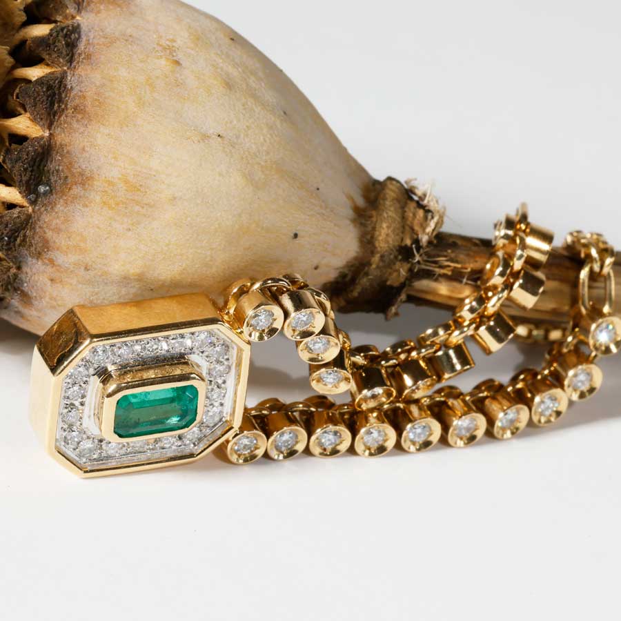 Emerald Platinum Necklace as a classic... beautiful and elegant...0.58 ct