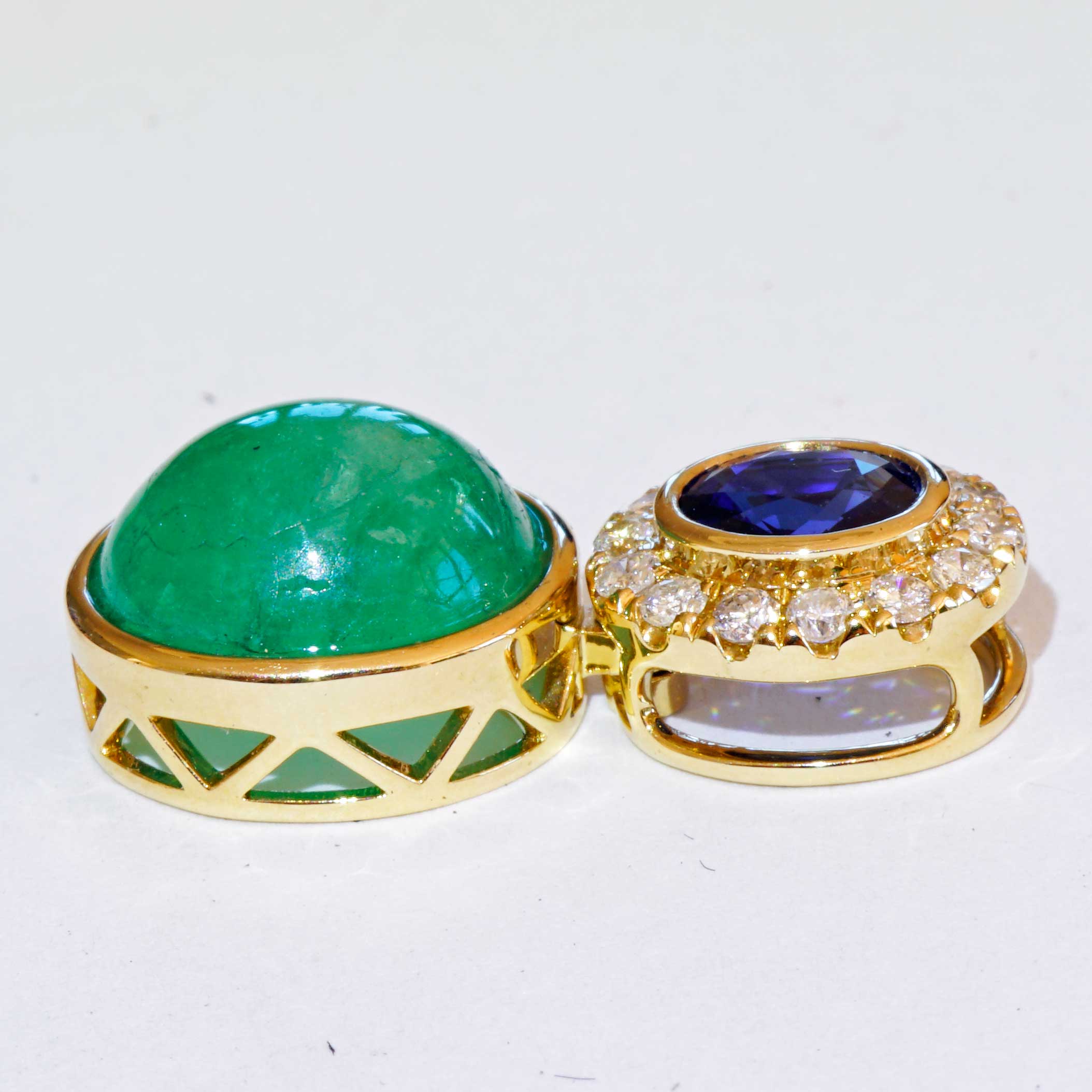 Pendant fine saphire AAA+ Emerald from Columbia and diamonds....precious Kombination