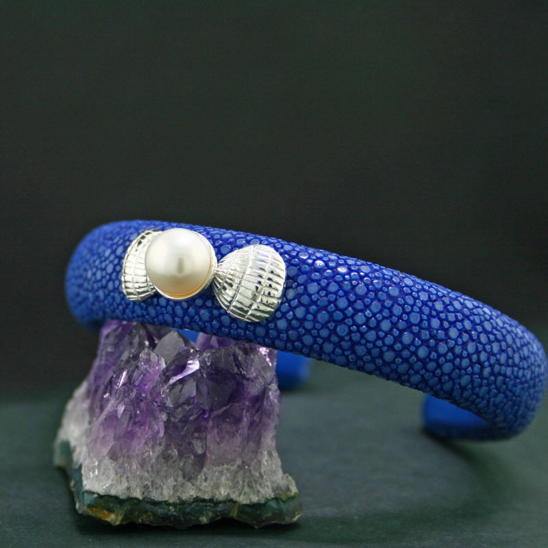Zuchtperl-Rochenleder-Armreif, 925/-Silber