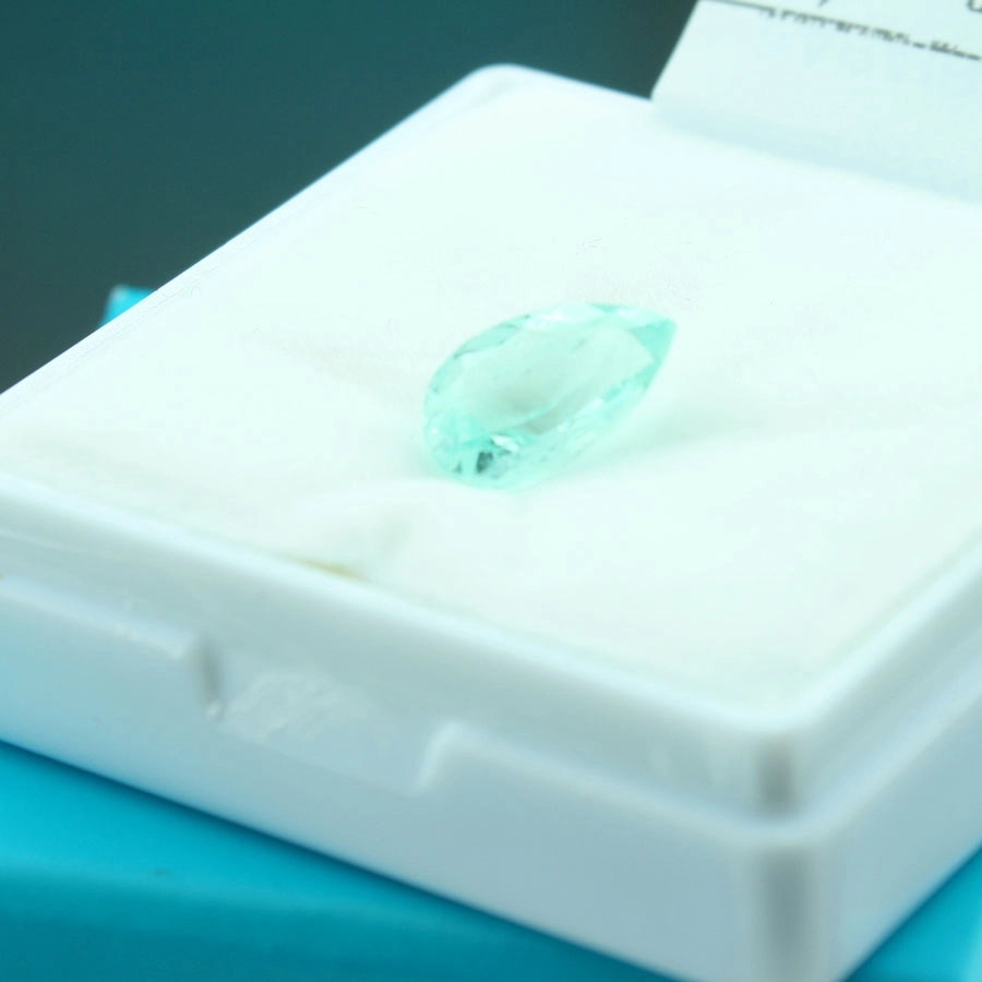 Paraibafarbener Turmalin, ca. 2.02 ct, tropfenform