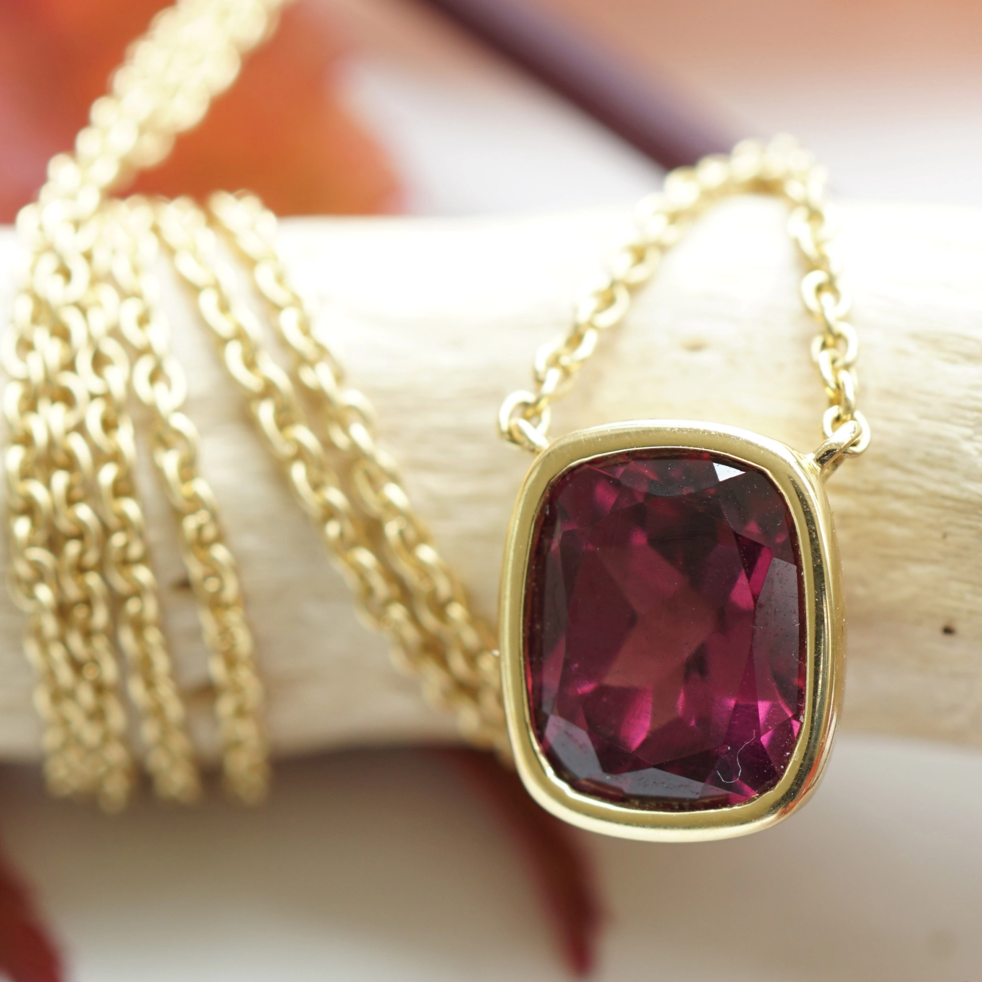 Rhodolithe Necklace 18 kt Yellowgold...Lifeblood Color Violet-Red