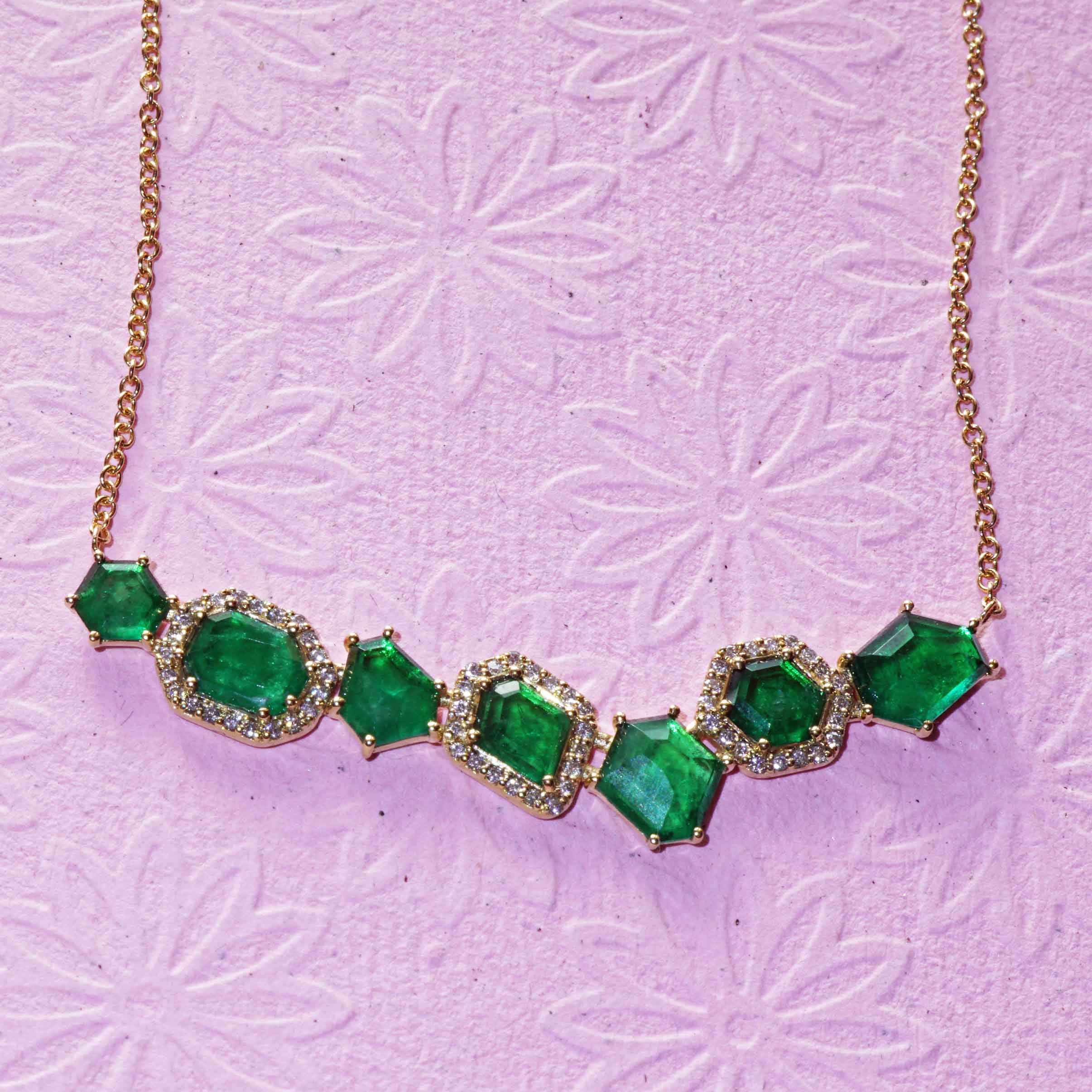 Neon Green Emerald Brilliant Necklace 750 Yellow Gold 2.94 ct 0.26 ct from Mingora Mine in the Swat Valley in Pakistan