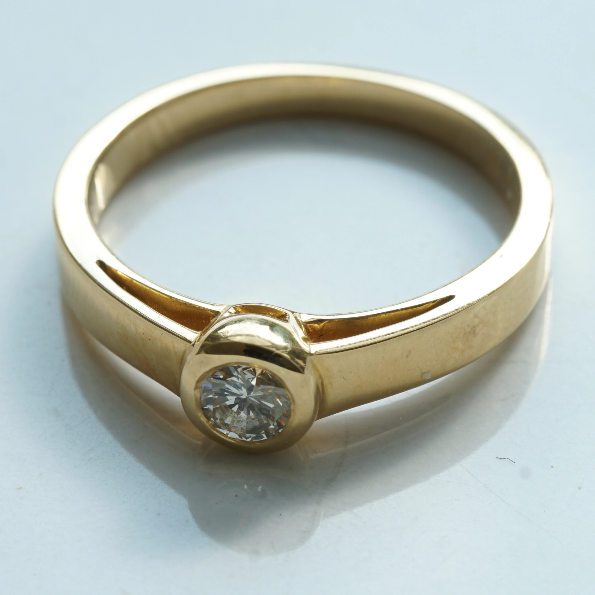Solitaire Brilliant Ring 0.23 ct TCR VVS2 750 Yellowgold 3.9 mm D. Great Brilliance