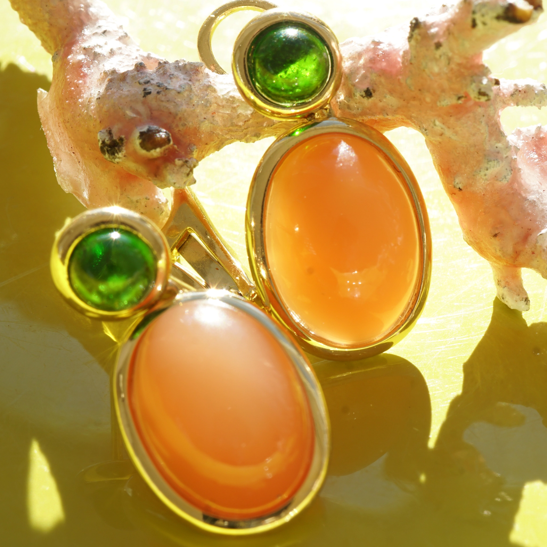 Moonstone Tourmaline Earrings 18 kt Yellowgold ....exquisite Gemstone