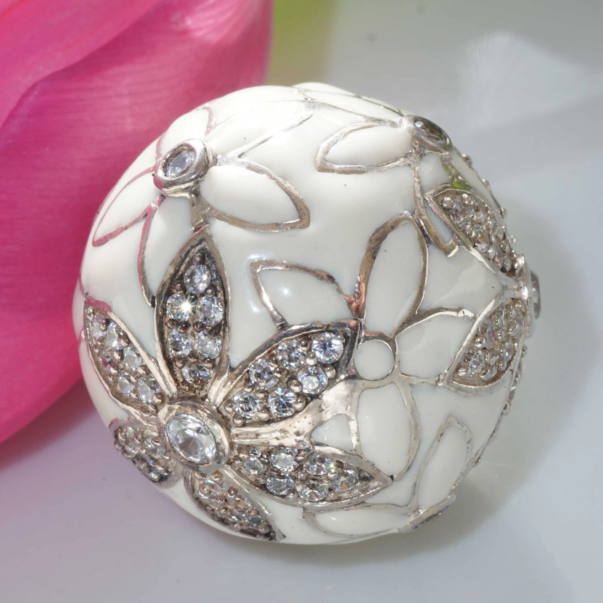 Chilango Pendant Faberge white Flower with Circonia 925 Silver Enamel