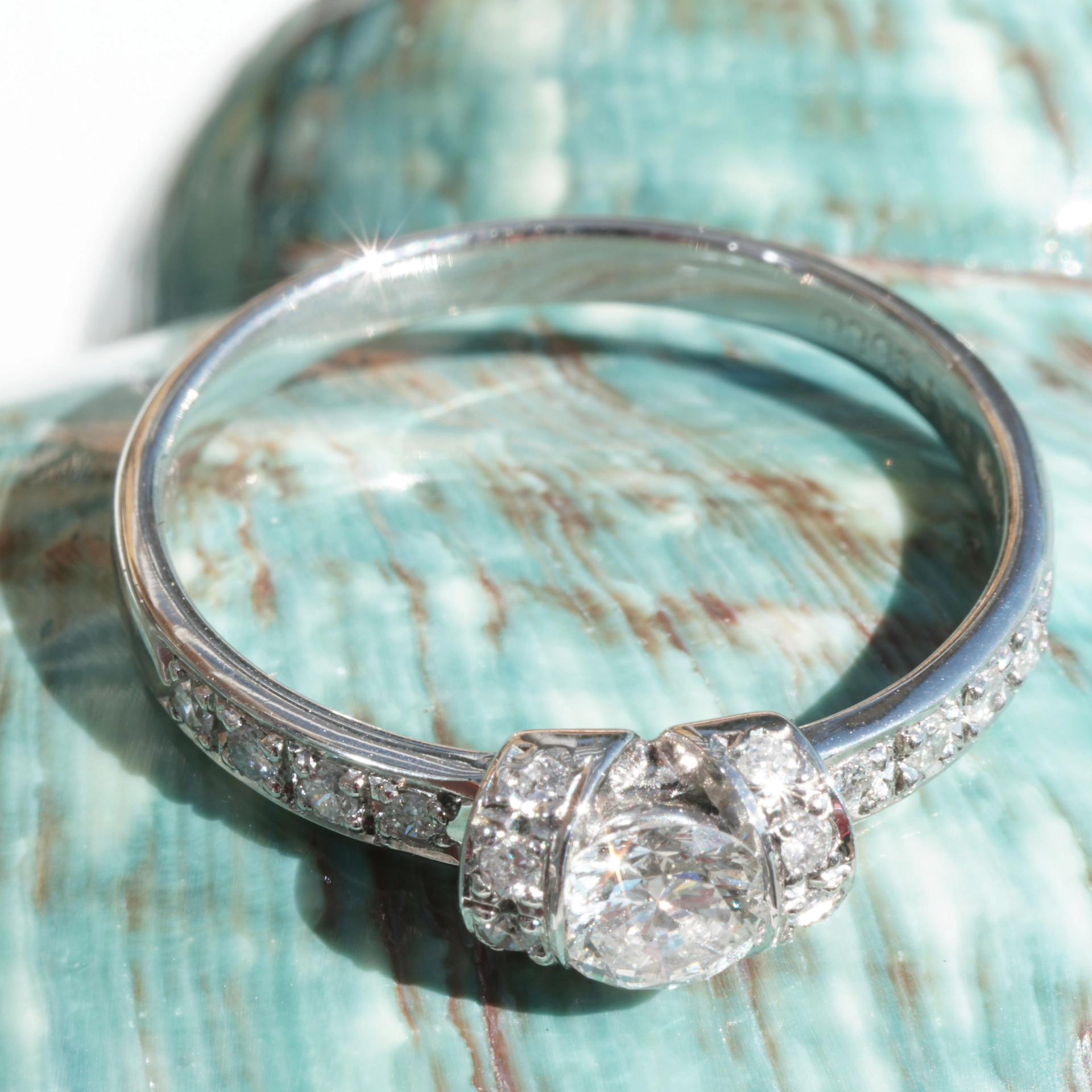 Solitaire Brilliant Ring Platinum 900...such a great Diamond Fire