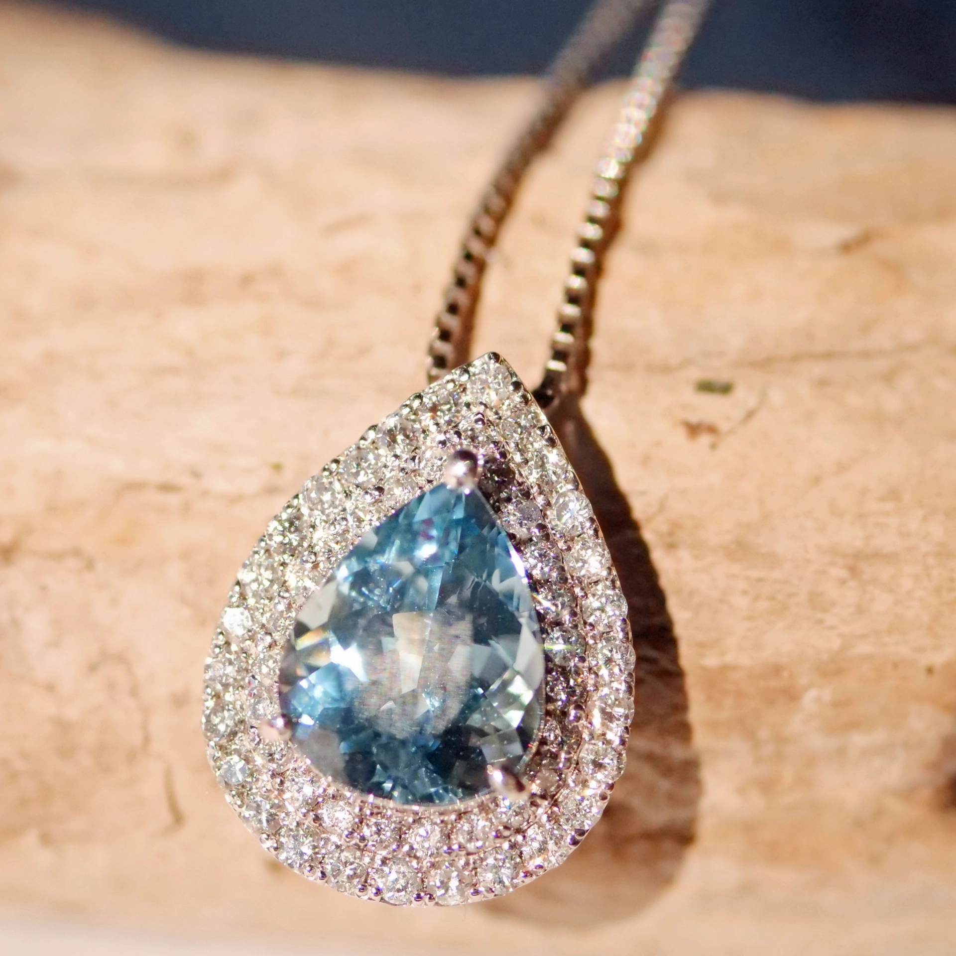 Santa Maria Aquamarin Brilliant Pendant 2.73 ct  950 platinum 0.63 ct Rare Color