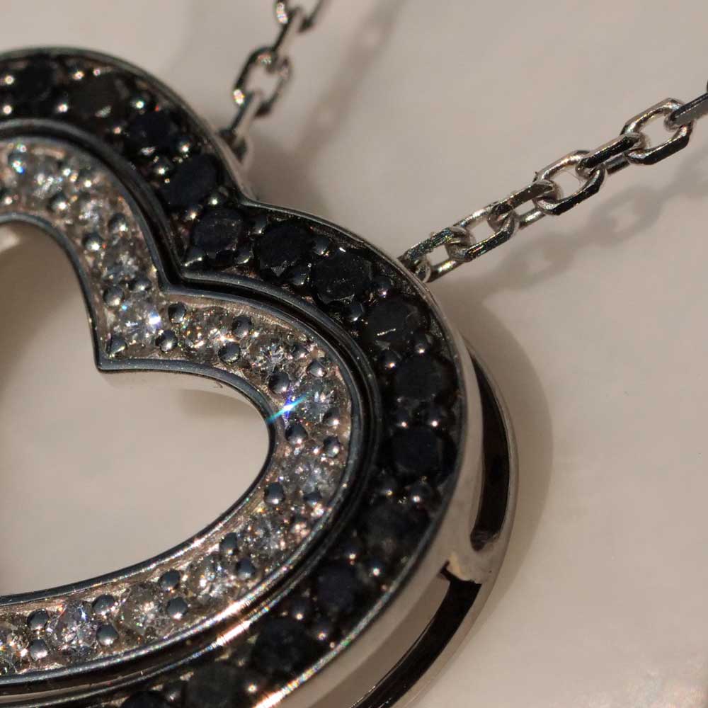 Heart Brilliant Pendant with Chain 750 Gold White Gold Black and White Brilliant Total 0.69 ct