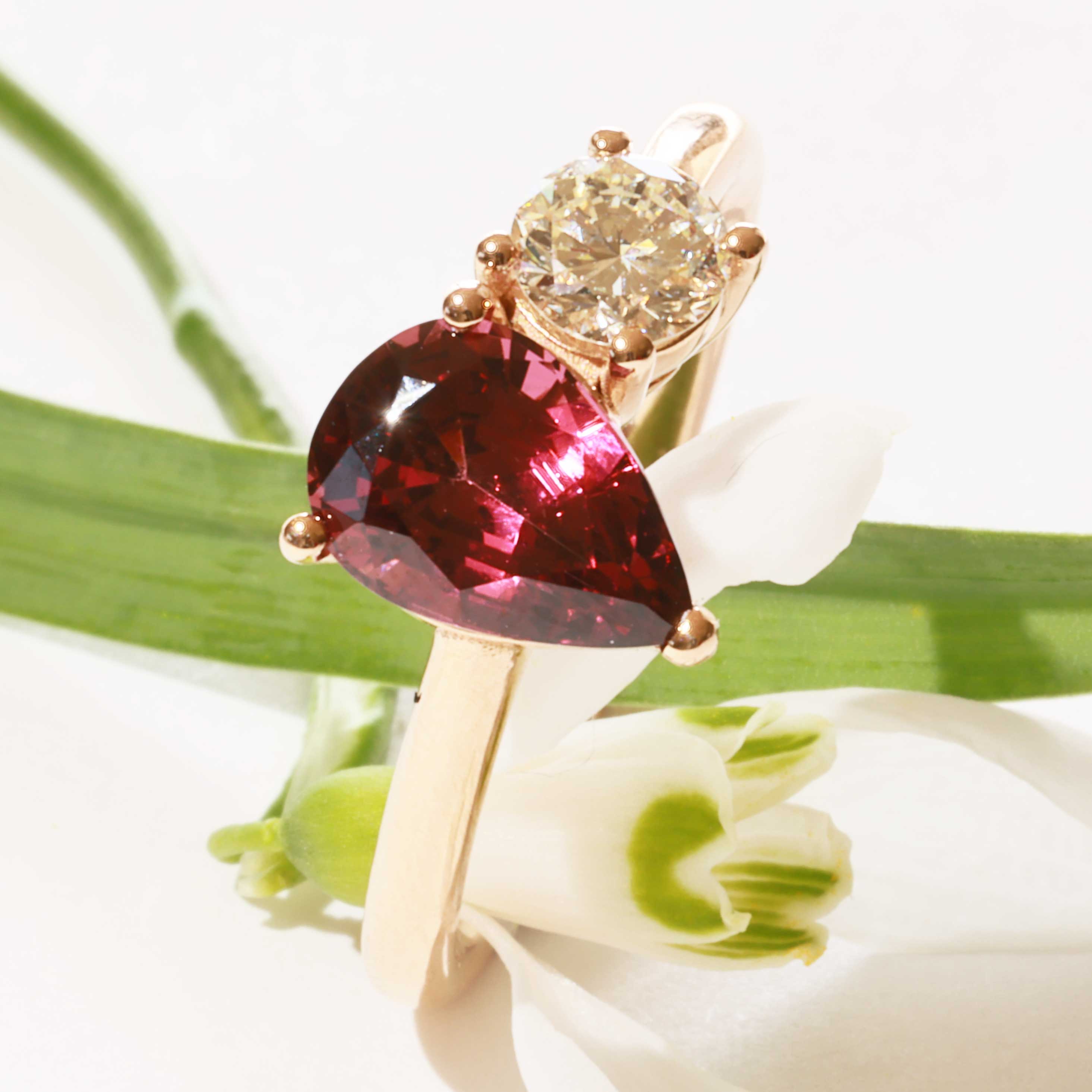 Rhodolite Brilliant Ring 750 Rose Gold 1.67 ct 0.25 ct Great Design to combine as a Peg Ring