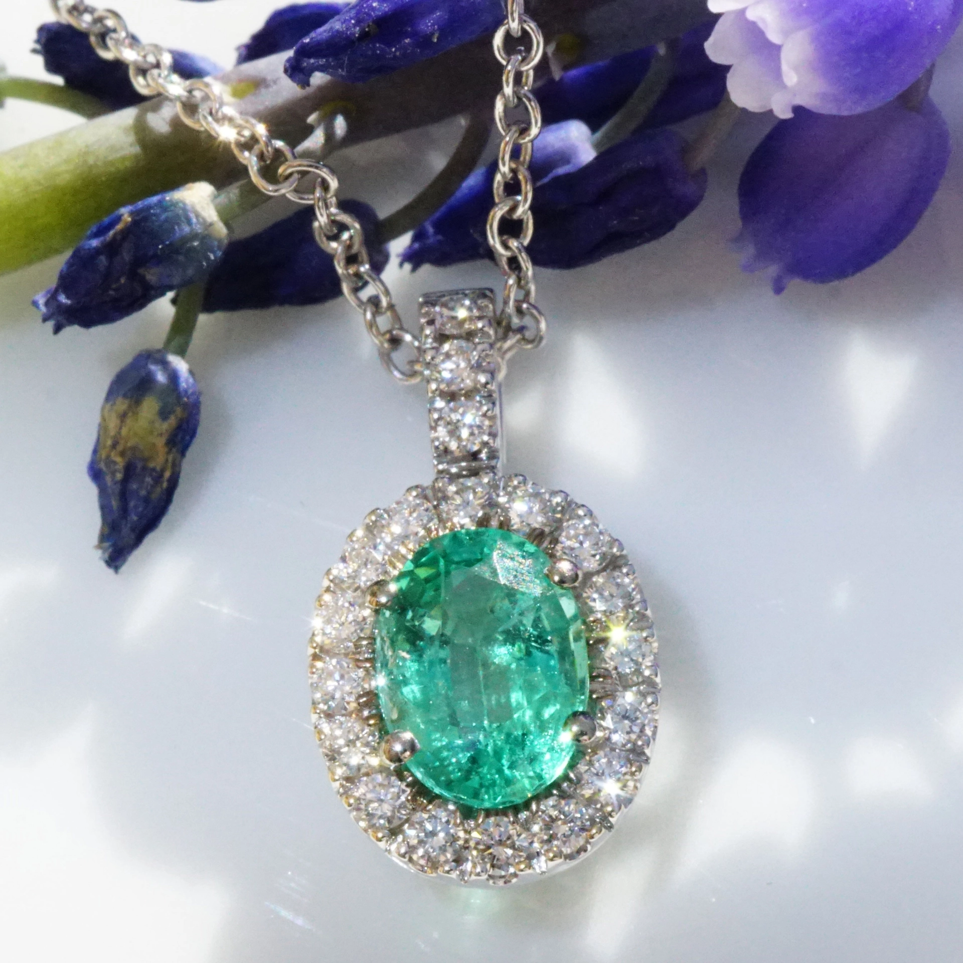 Top Emerald Brilliant Pendant with Chain 18 kt White Gold 0.73 ct AAA+