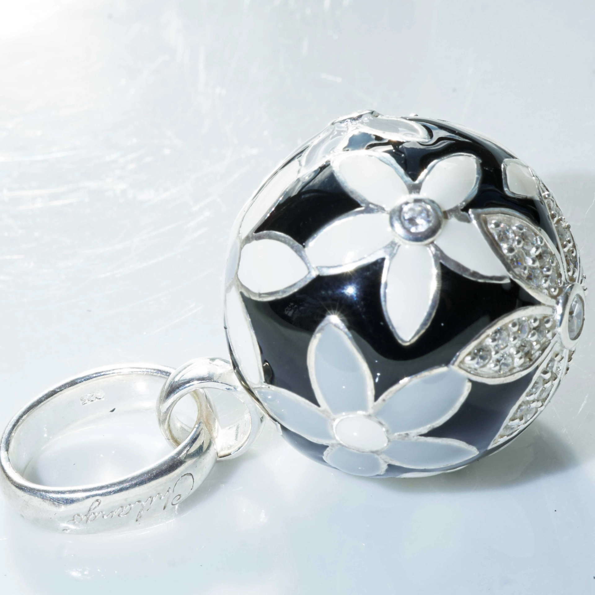 Chilango Pendant Faberge white black Flower with Circonia 925 Silver Enamel