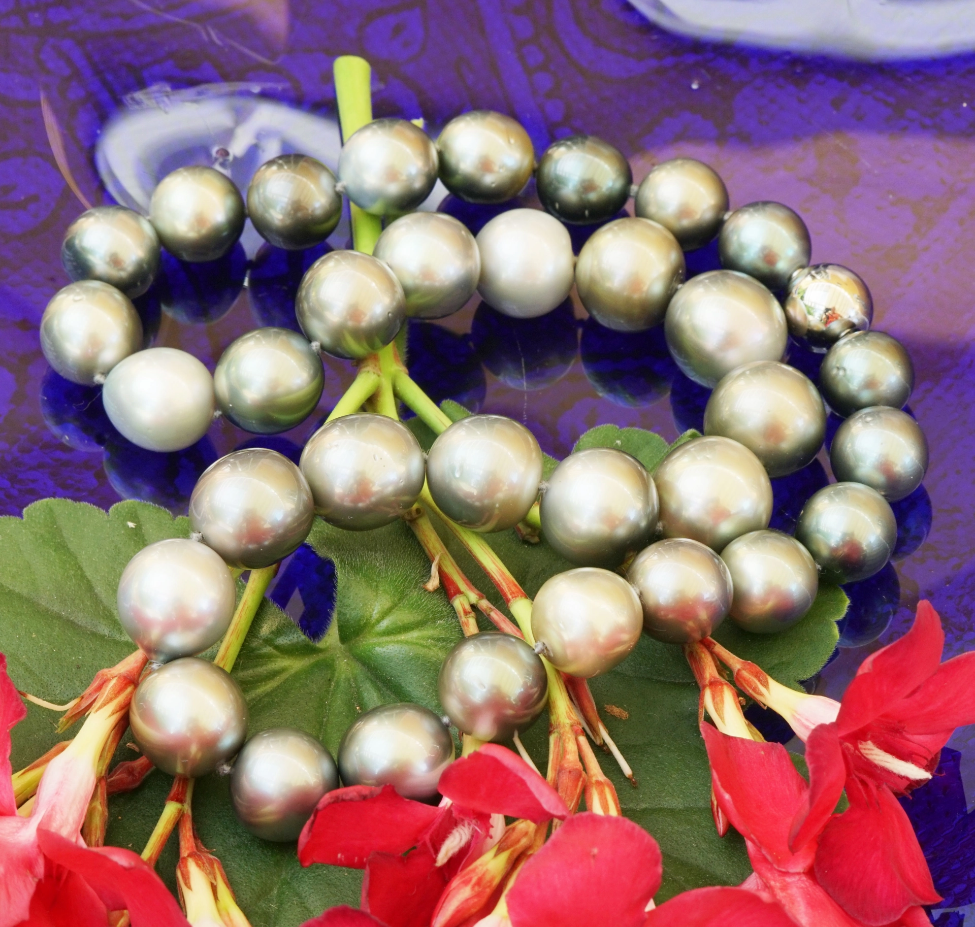 Tahiti Zuchtperl Collier 11,8 -14,9 mm 47 cm antrazit-multif. rund-l.längl. AAA+
