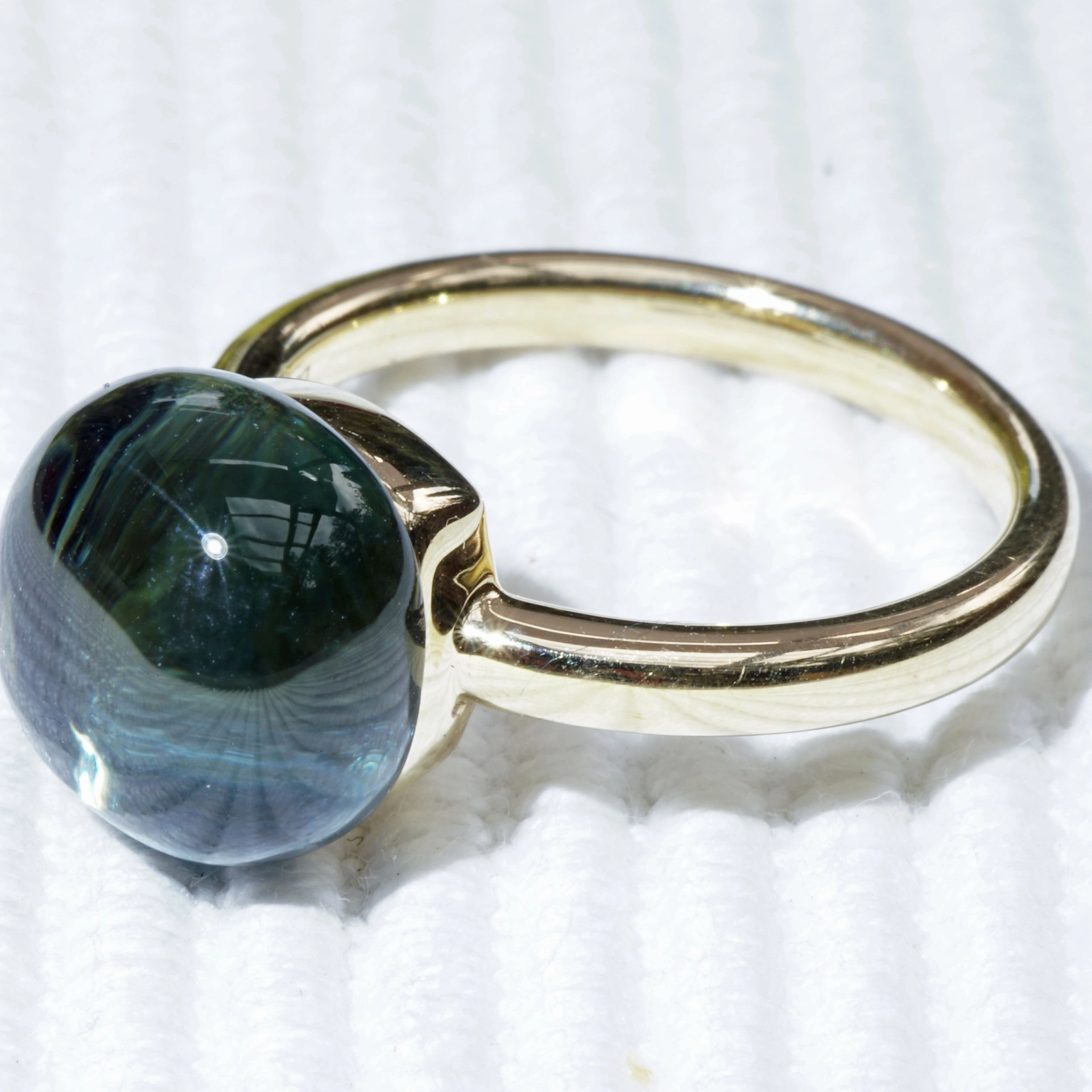 Bluetopaz Brilliant Ring 18 kt Yellow Gold...perfekt floating Effect