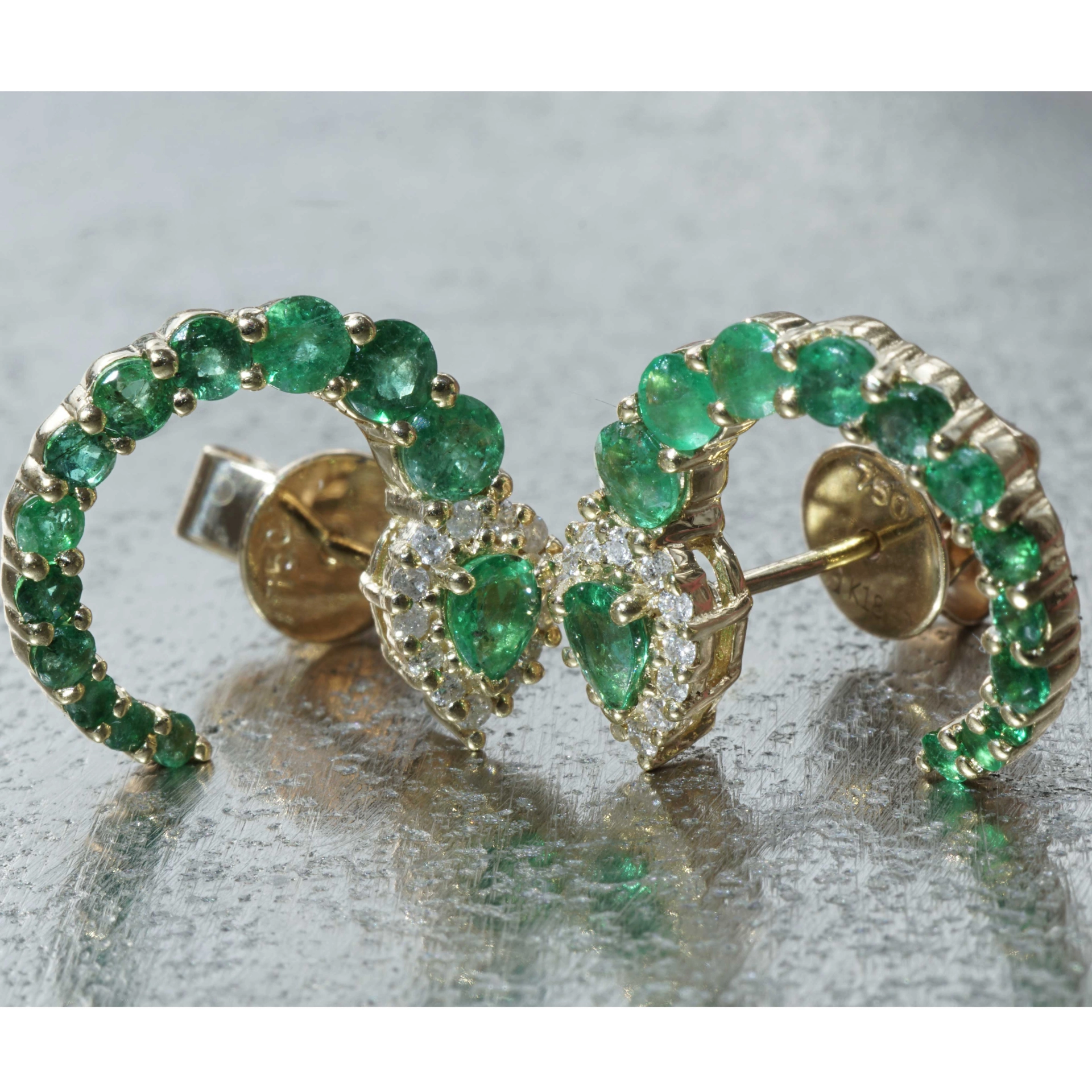 Emerald Brilliant Stud Earrings Three Quarter Circle 18 kt Yellow Gold