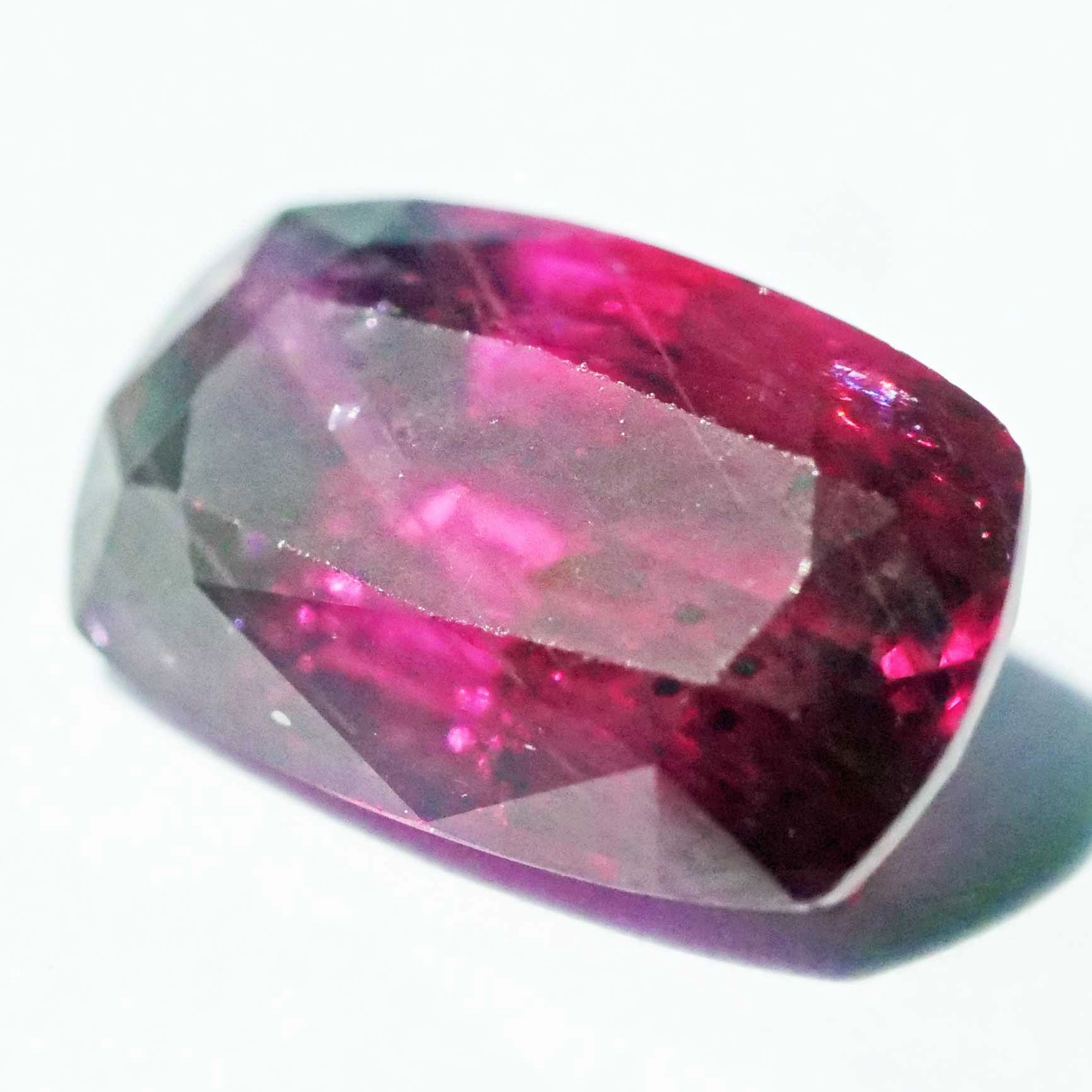 GRA certified untreated Ruby ​​(Andilamena / Madagascar) in fine ruby ​​color red/viole 1.89 ct