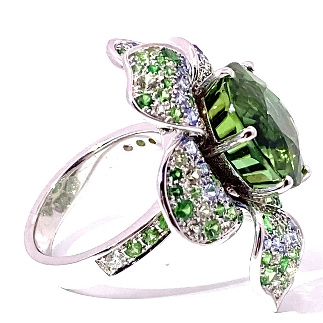 Tourmaline Sapphire Tsavorith Blossoms Ring 750 White Gold... from the famous Jaba mine in Afghanistan 13.65 ct