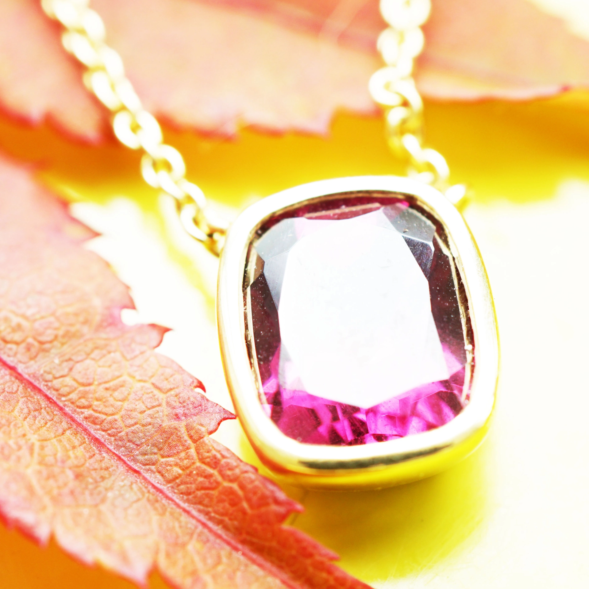 Rhodolithe Necklace 18 kt Yellowgold...Lifeblood Color Violet-Red