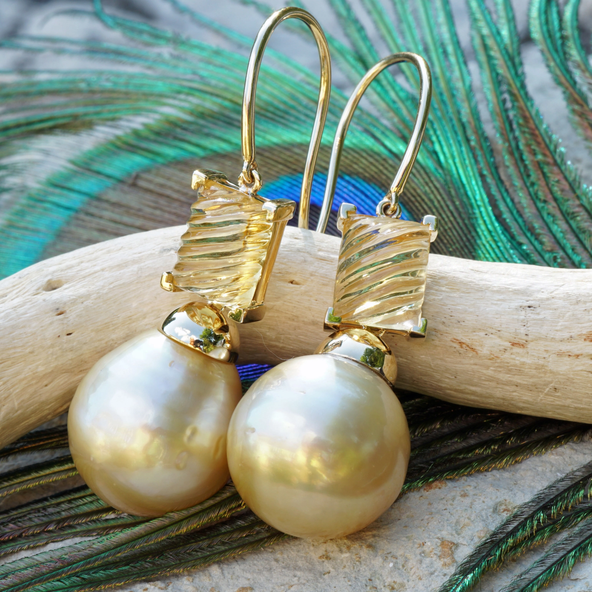 Citrin Southsea Pearl Earrings 18 kt Gold 41 x 15,5 mm ....quite huge